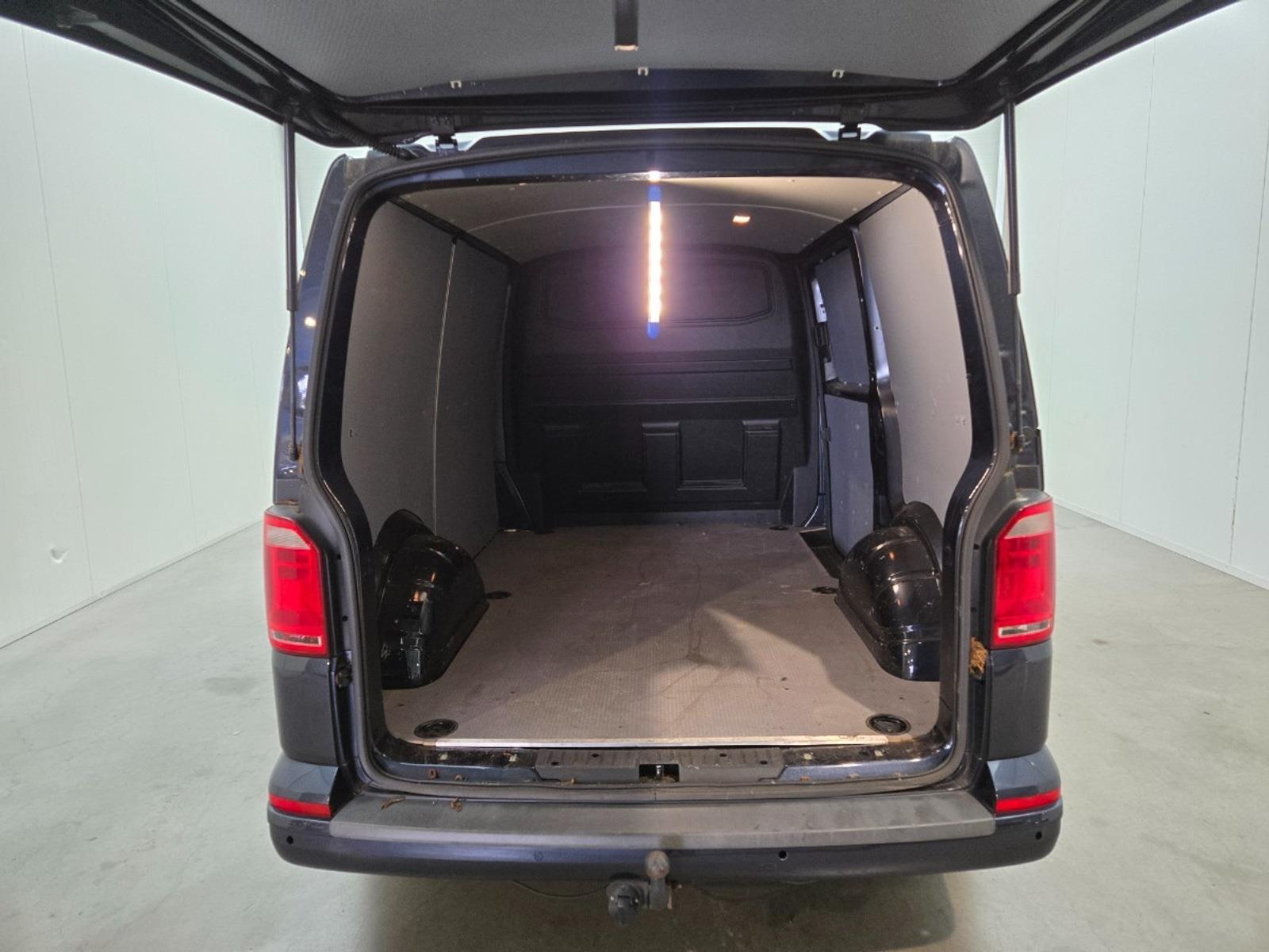 Volkswagen Transporter 2.0 TDI L1H1 Highline | 2019 | 212,172 km | Automatic | VDB63Z | NAP: Makes sense