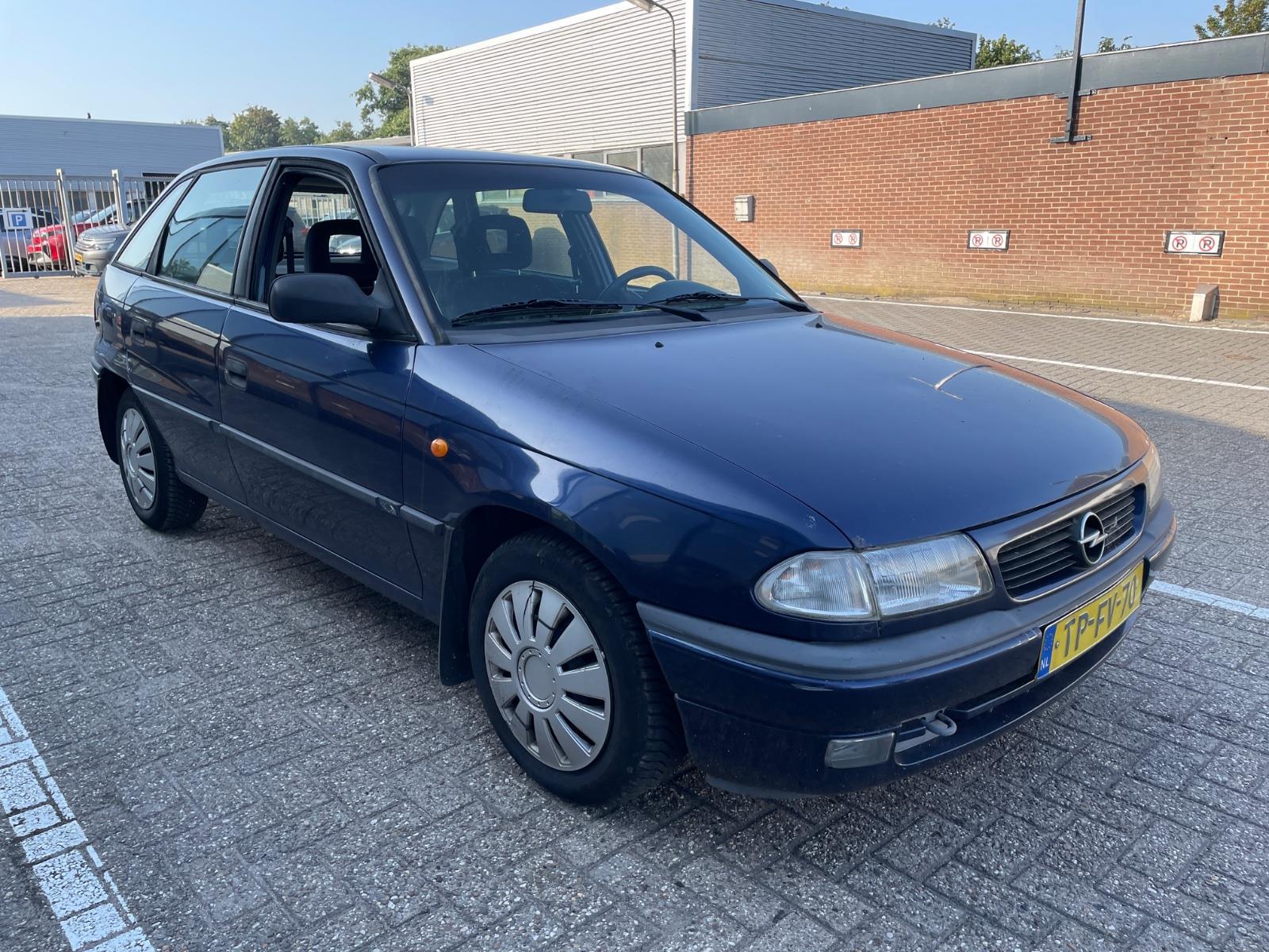 Opel Astra 1.6i Sport | 1998 | 207,414 km | TPFV70 | NAP: Makes sense