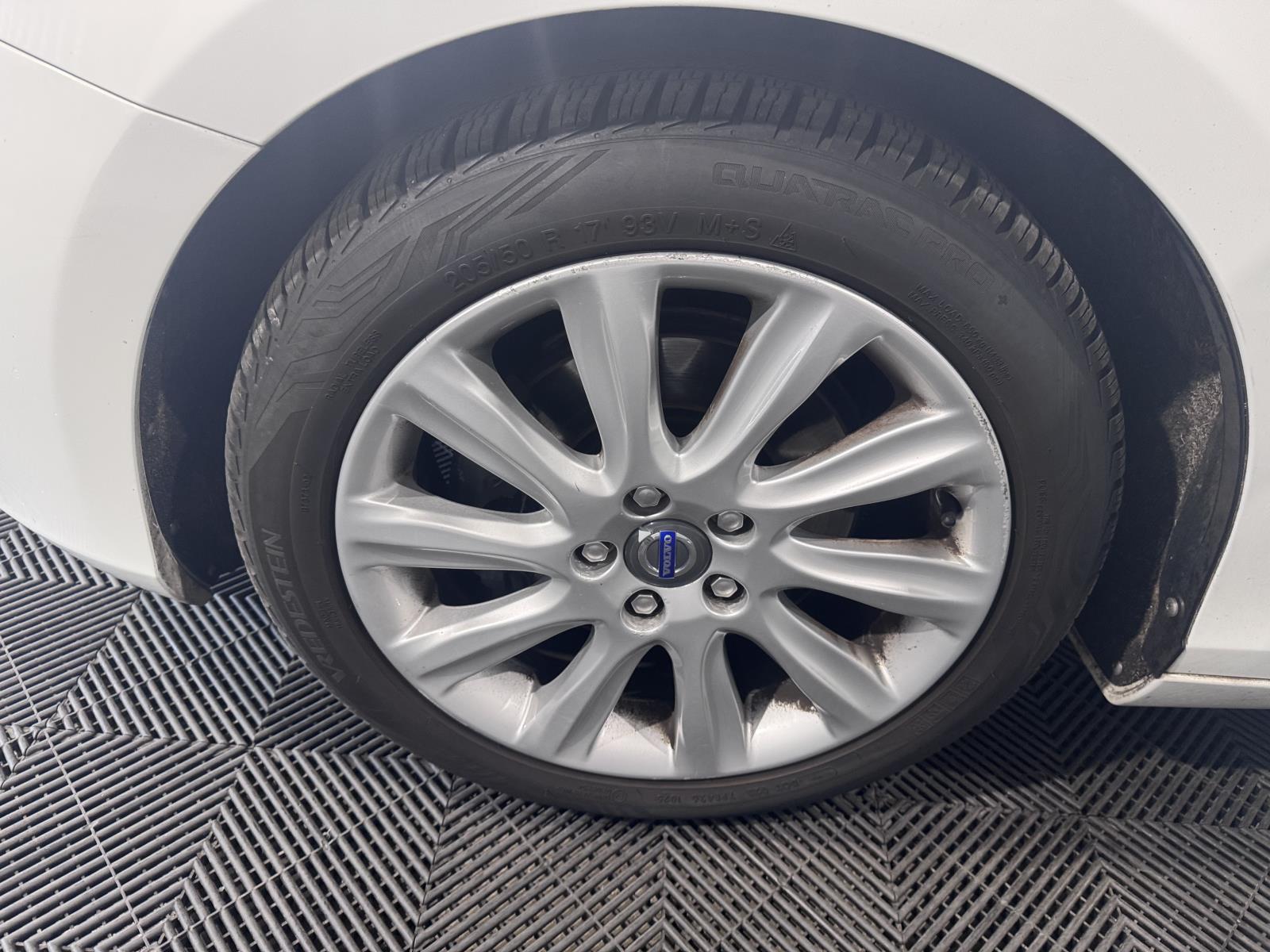 Volvo | V40 | 1.6 T3 Momentum | 2013 | 311,657 km | 13ZRN6 | Logical