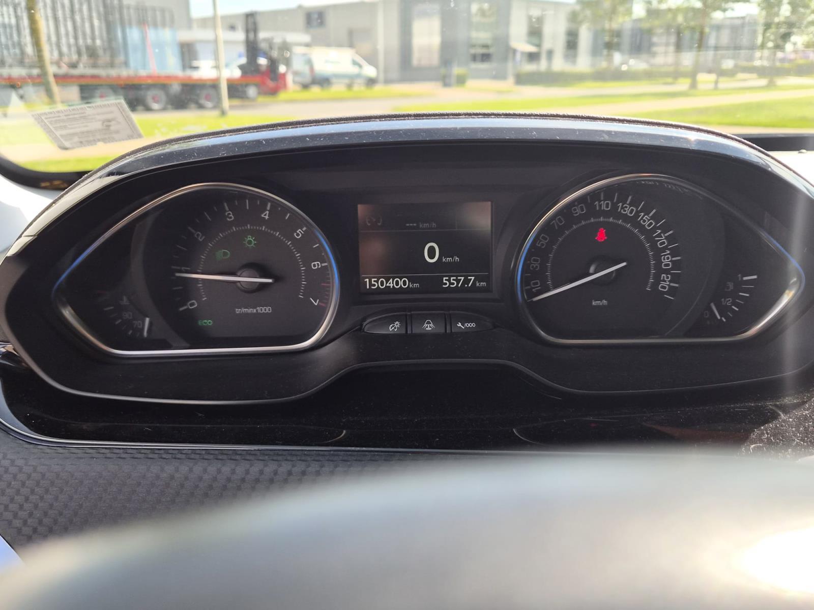 Peugeot | 2008 | 1.2 PureTech Féline | 2016 | 150,400 km | PF276X | No rating