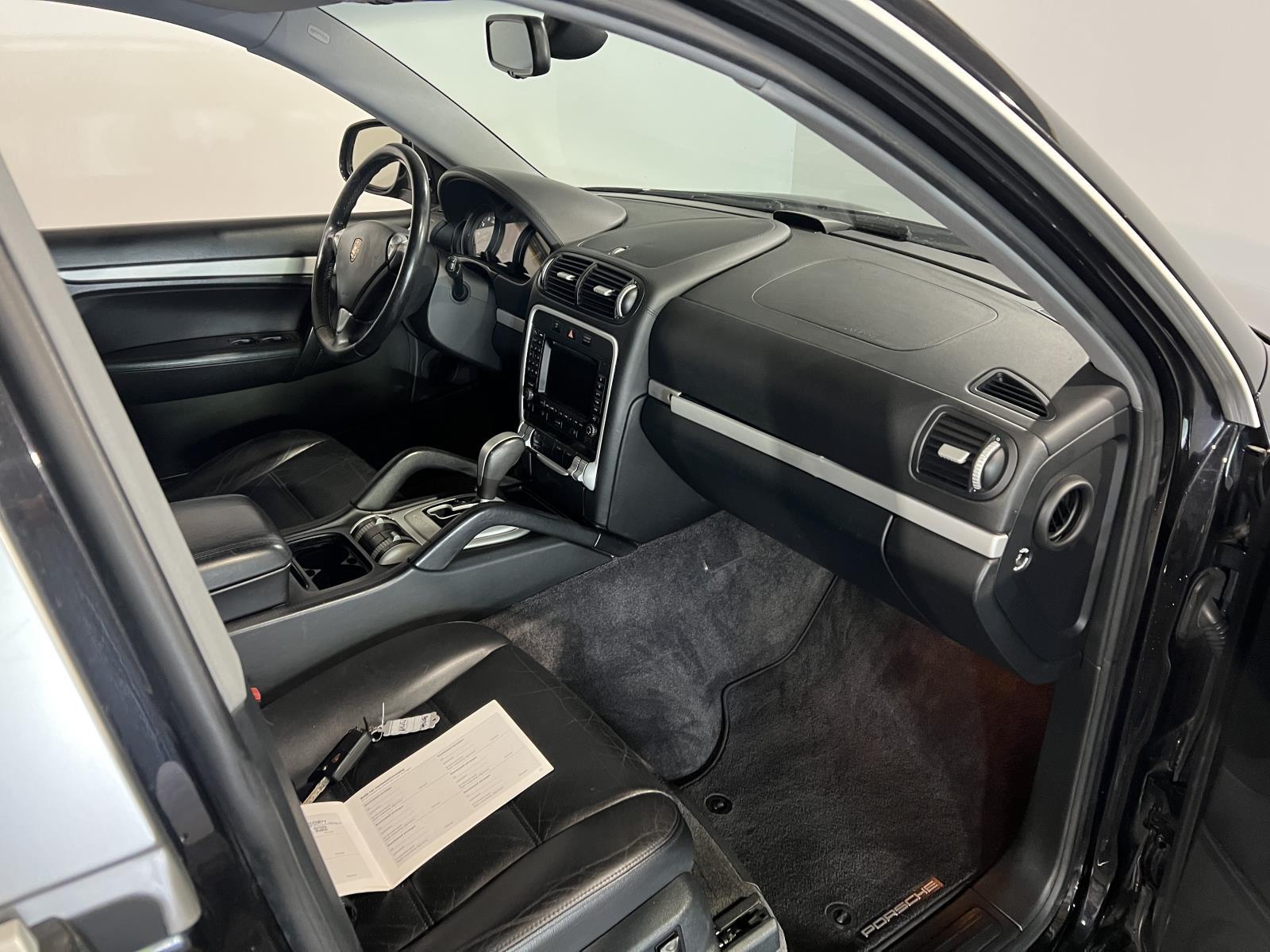 Porsche | Cayenne | 3.2 | 2004 | 206.850 km | 75PSVN | Logisch