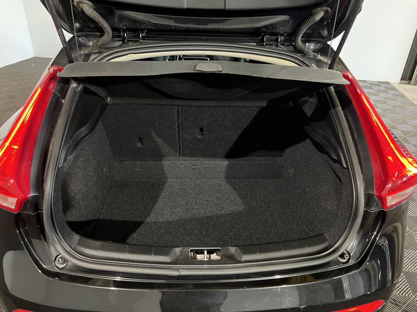 Volvo | V40 | 2.0 D2 Inscription | 2017 | 272.318 km | ZR475X | Geen oordeel