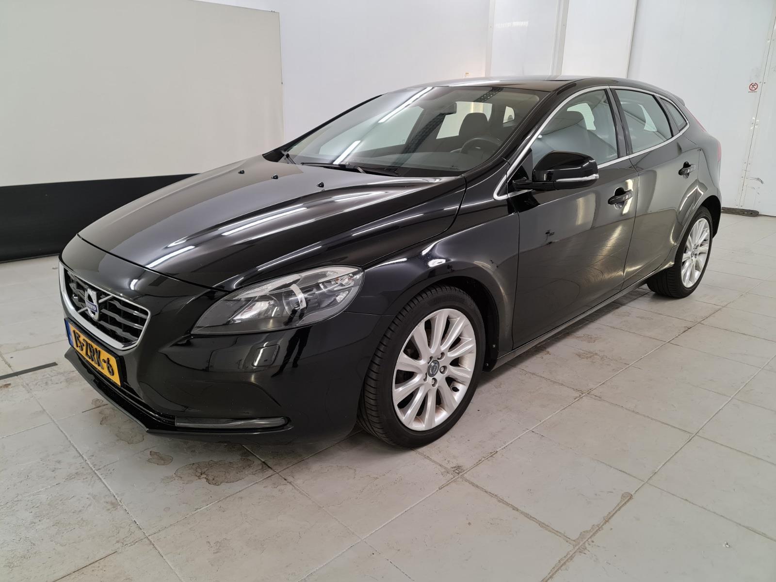 Volvo V40 1.6 D2 Summum | 2013 | 329,819 km | 15ZRK6 | NAP: Makes sense