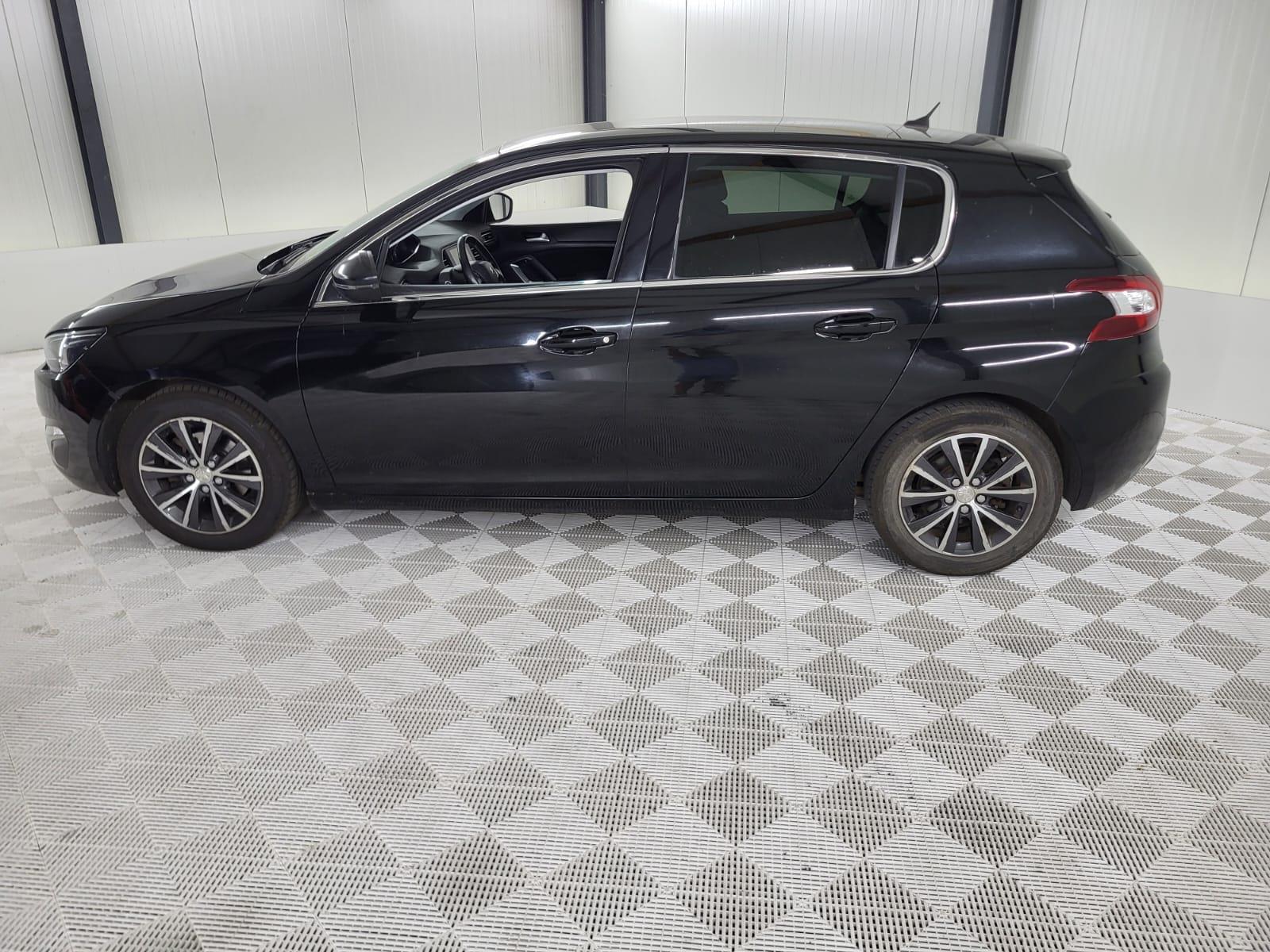 Peugeot | 308 | 1.2 PureTech Blue Lease Premium | 2016 | 165,208 km | KP308H | Logical