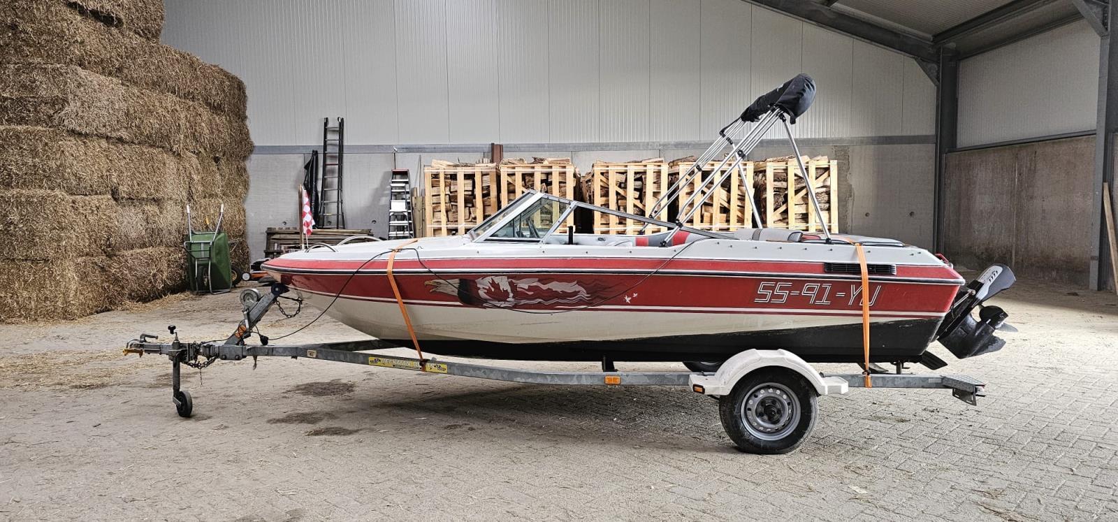 Conquest 3.0 L Mercruiser Inboard Speedboat | 1990 | 5-pers. | Incl. Trailer