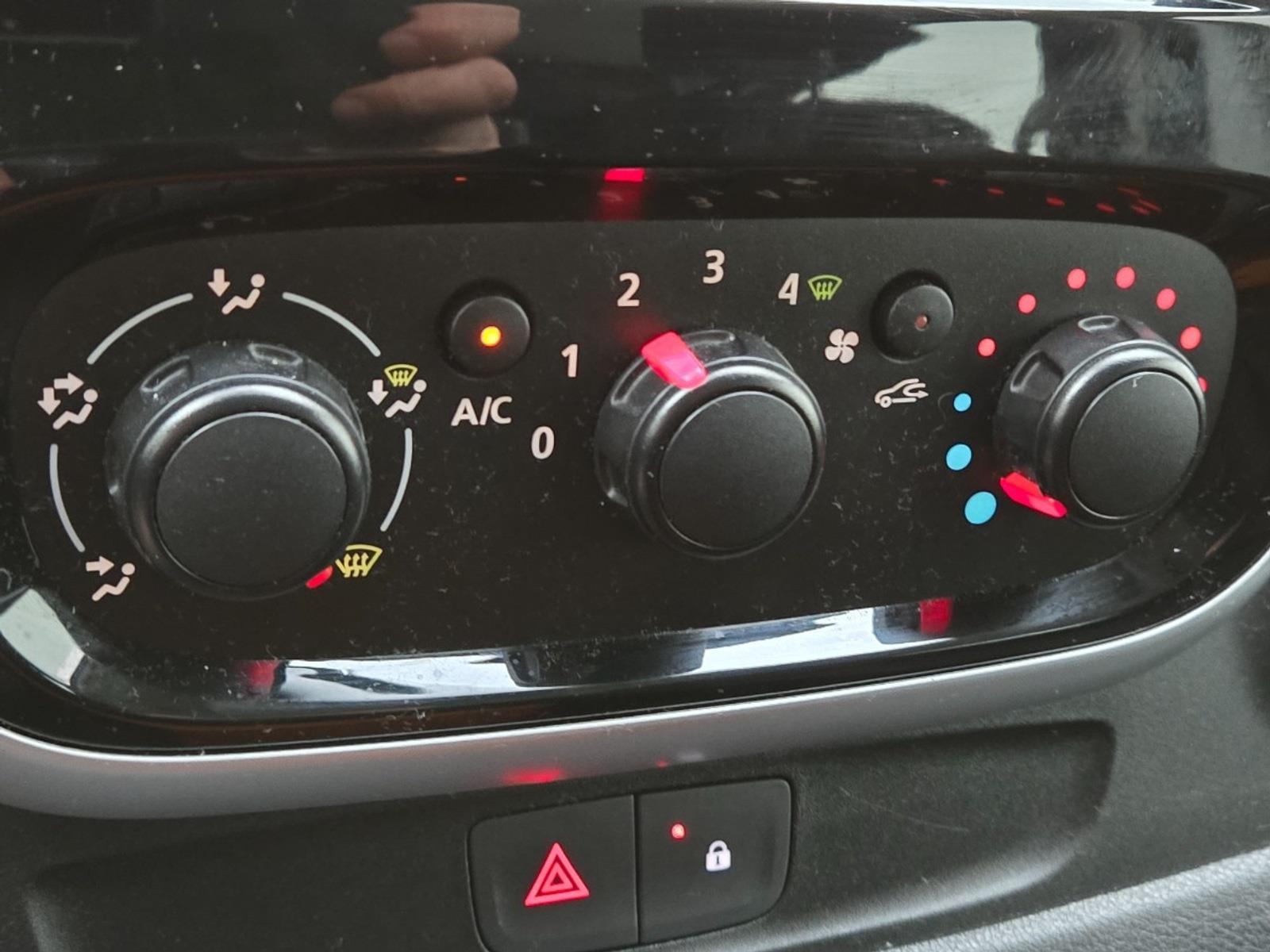 Renault Trafic 1.6 dCi T29 L2H1 DC Comfort | 2016 | 112.420 km | V12GHF | NAP: Geen oordeel