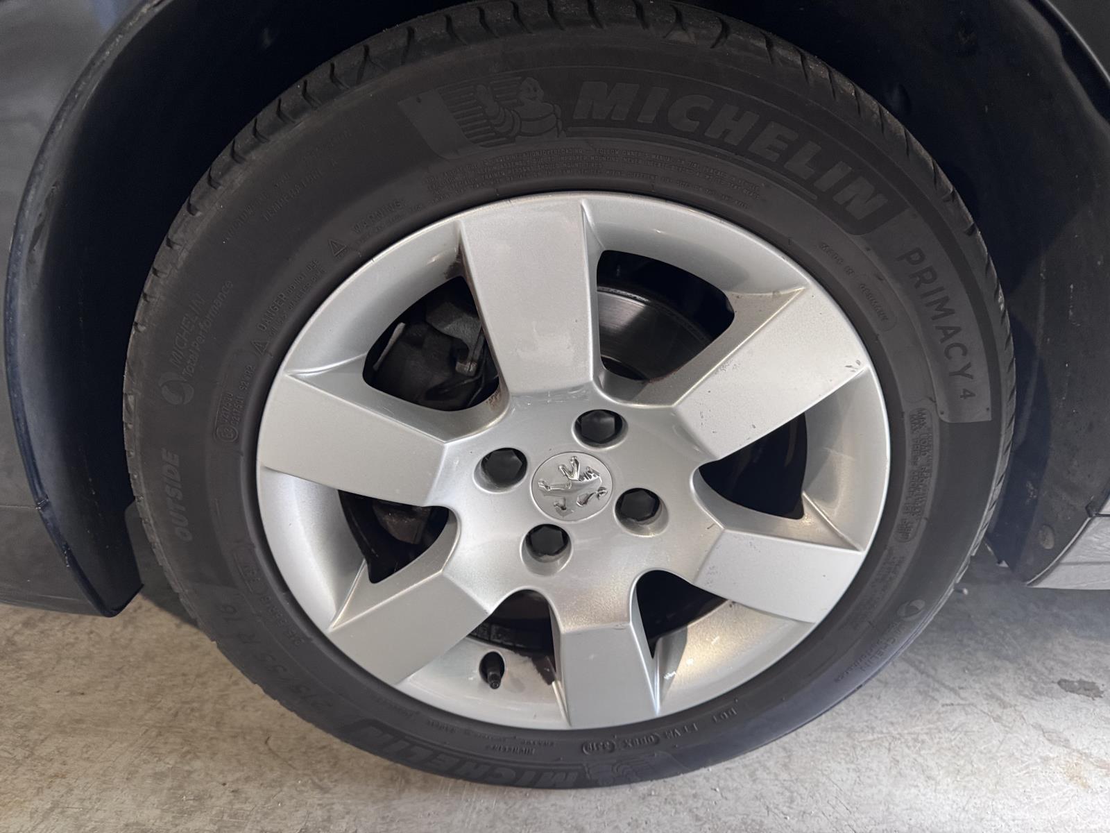 Peugeot | 5008 | 1.6 e-HDi Style 5p. | 2013 | 277.209 km | 4KGP98 | Logisch