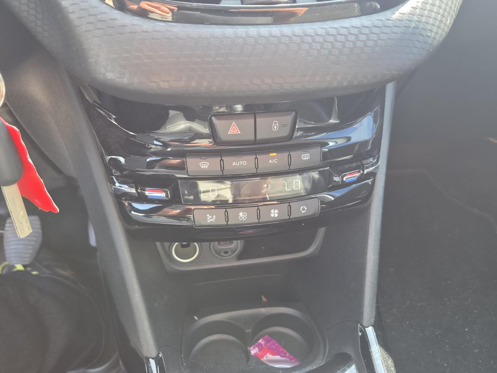 Peugeot | 2008 | 1.2 PureTech Féline | 2016 | 150,400 km | PF276X | No rating