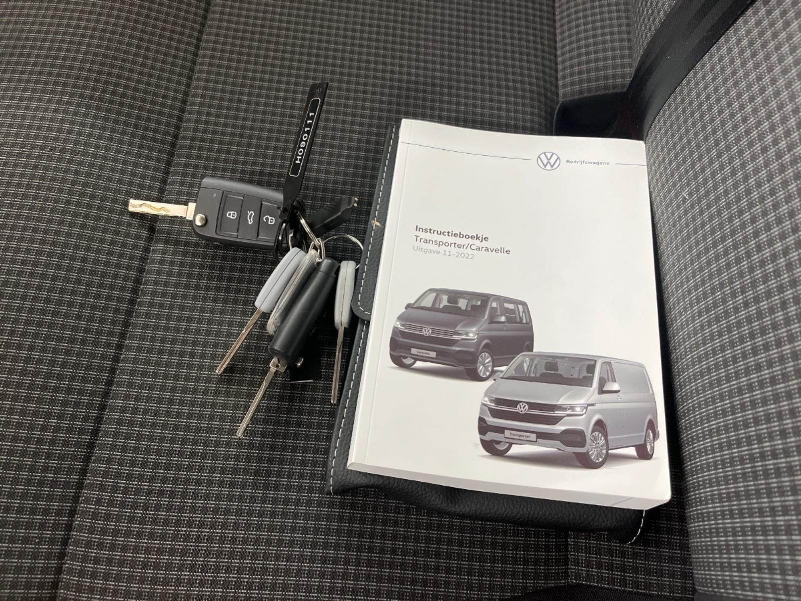 Volkswagen Transporter Kombi 2.0 TDI L2H1 Personenbus | 2023 | 194.580 km | T073PV | NAP: Logisch