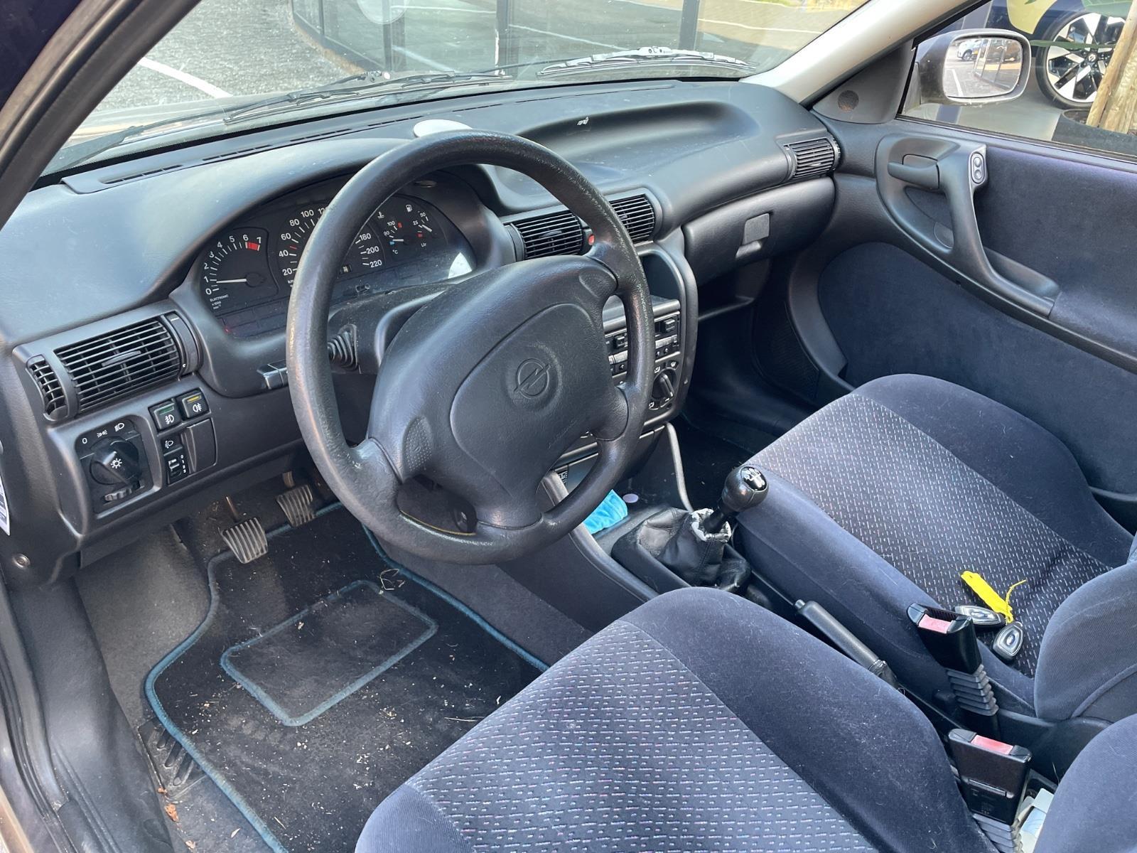 Opel Astra 1.6i Sport | 1998 | 207,414 km | TPFV70 | NAP: Makes sense
