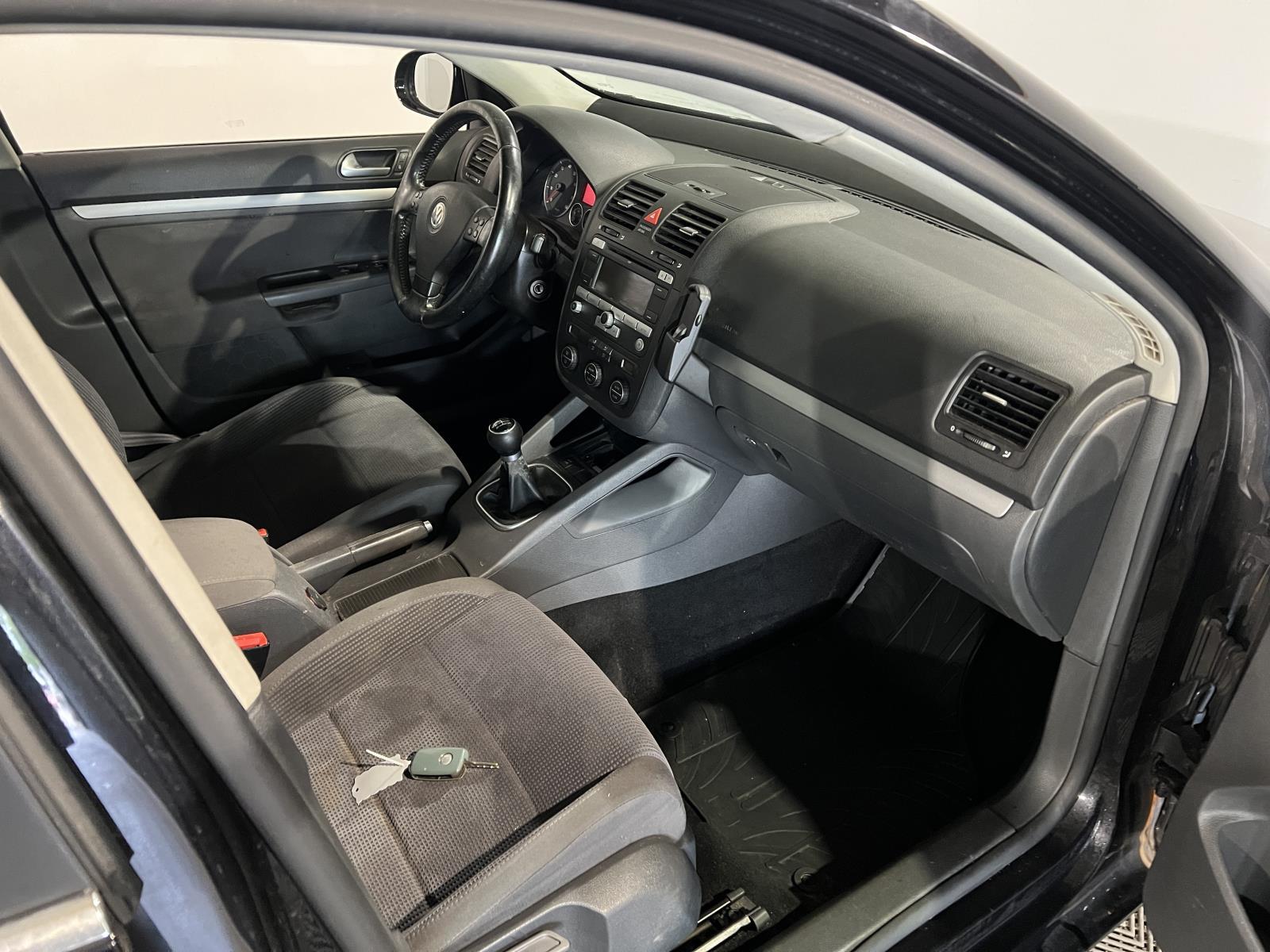 Volkswagen | Jetta | 1.6 FSI Comfortline Business | 2007 | 277.892 km | 19TZTJ | Logisch