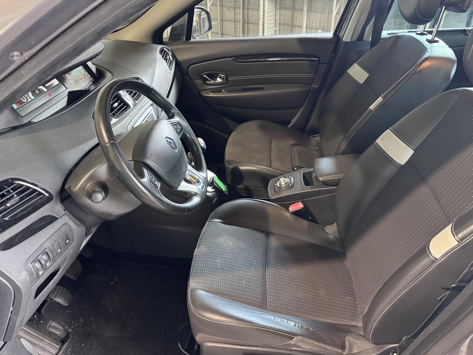 Renault | Scénic | 1.2 TCe R-Cinéma | 2014 | 232.300 km | 2XGZ18 | Logisch