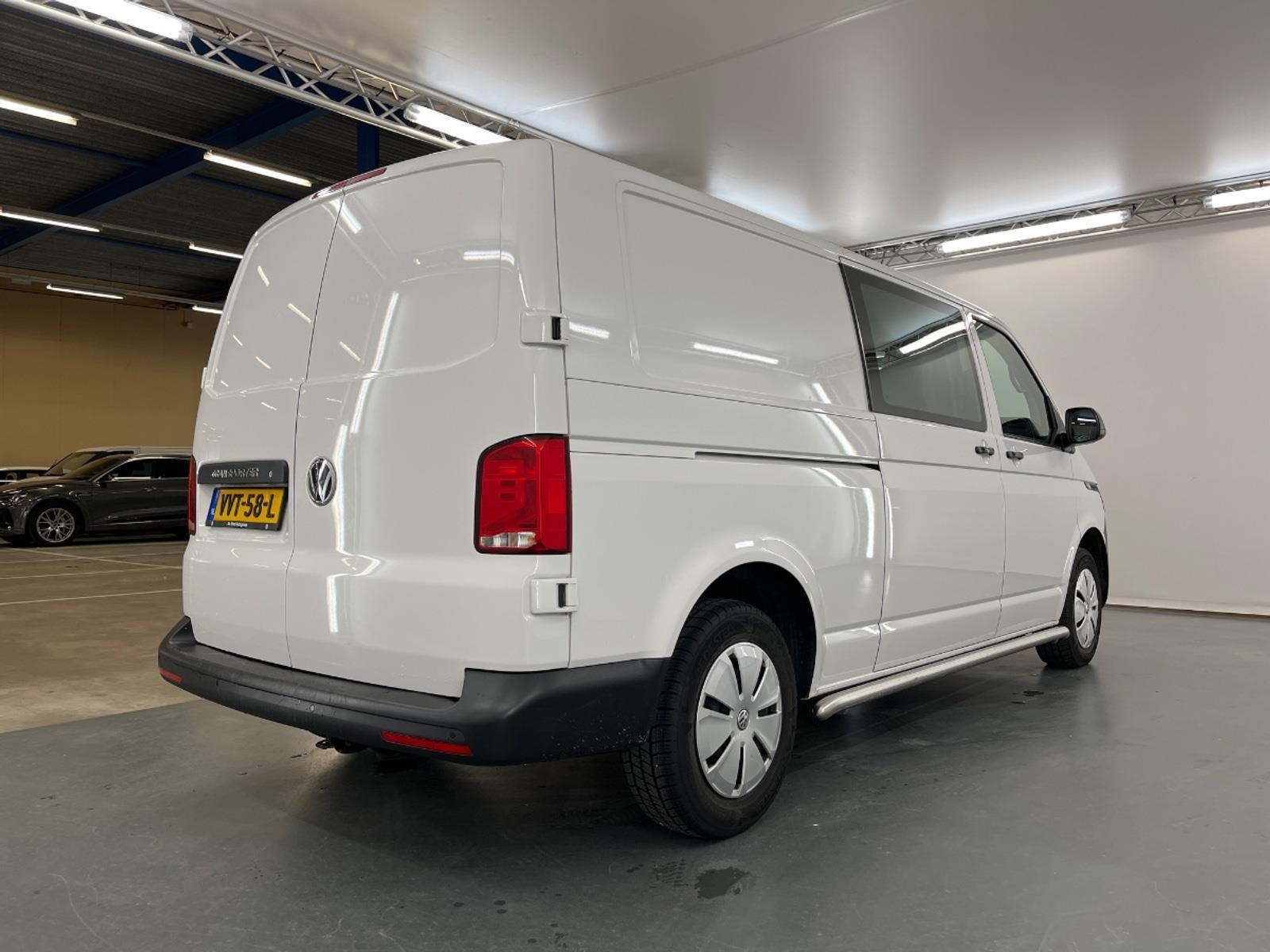 Volkswagen Transporter 2.0 TDI L2H1 28 Highline | 2023 | 254,353 km | Automatic | VVT58L | NAP: Makes sense