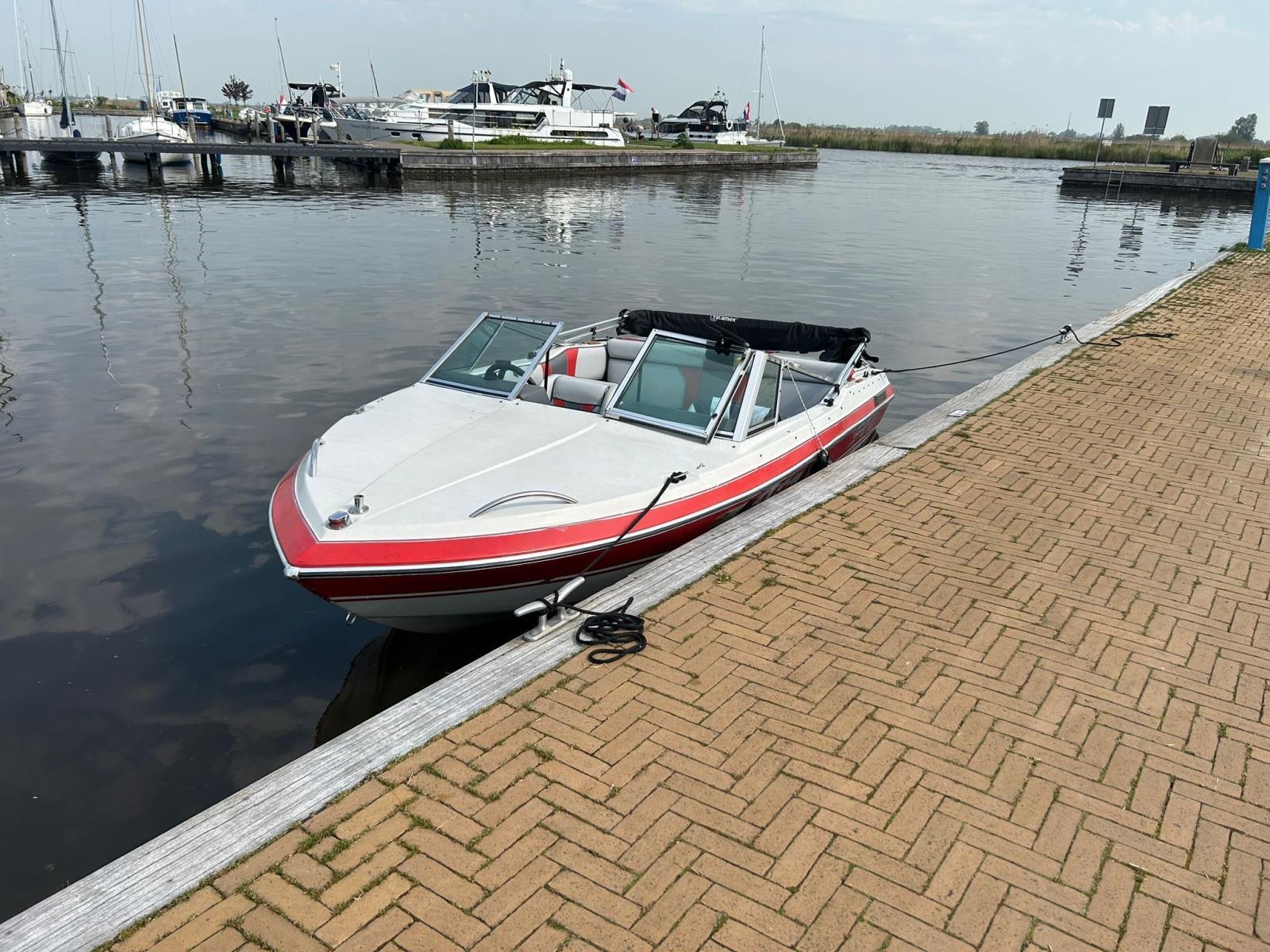 Conquest 3.0 L Mercruiser Inboard Speedboat | 1990 | 5-pers. | Incl. Trailer