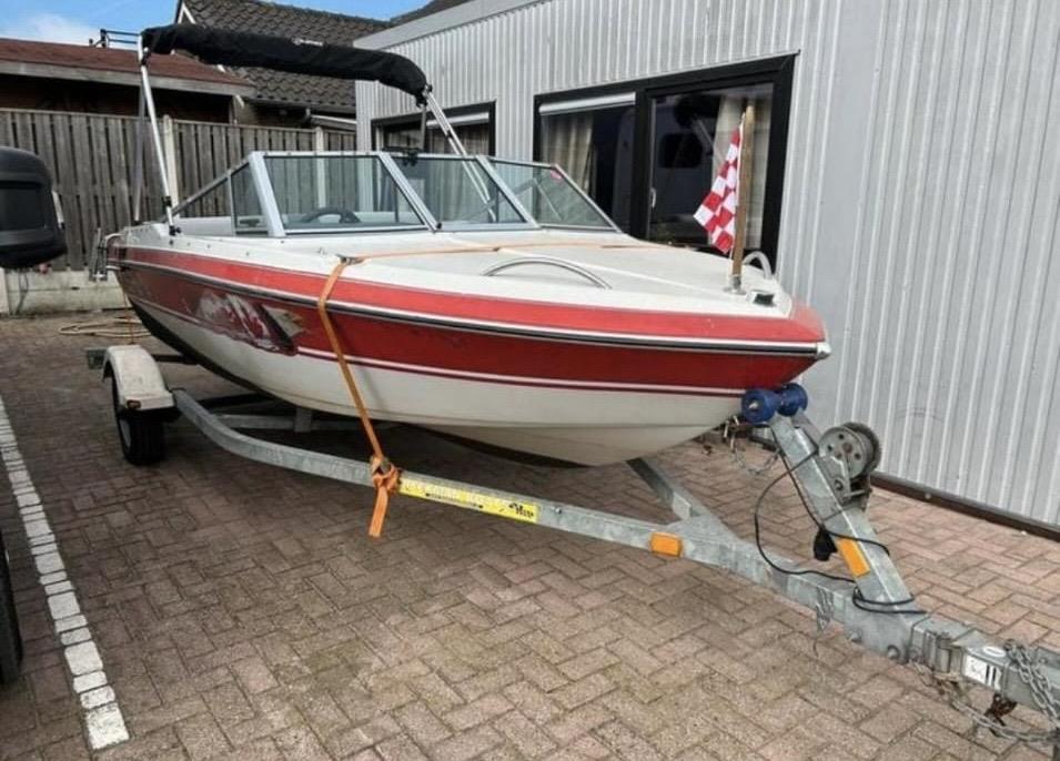 Conquest 3.0 L Mercruiser Inboard Speedboat | 1990 | 5-pers. | Incl. Trailer