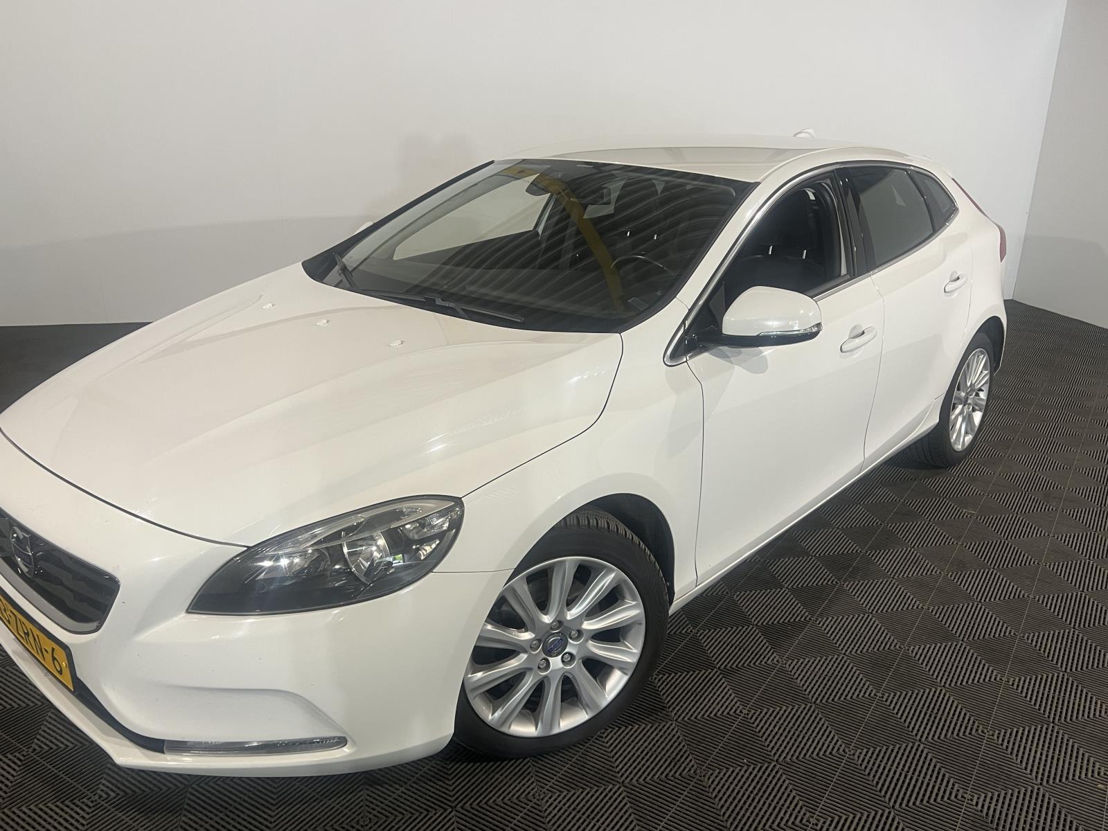 Volvo | V40 | 1.6 T3 Momentum | 2013 | 311,657 km | 13ZRN6 | Logical