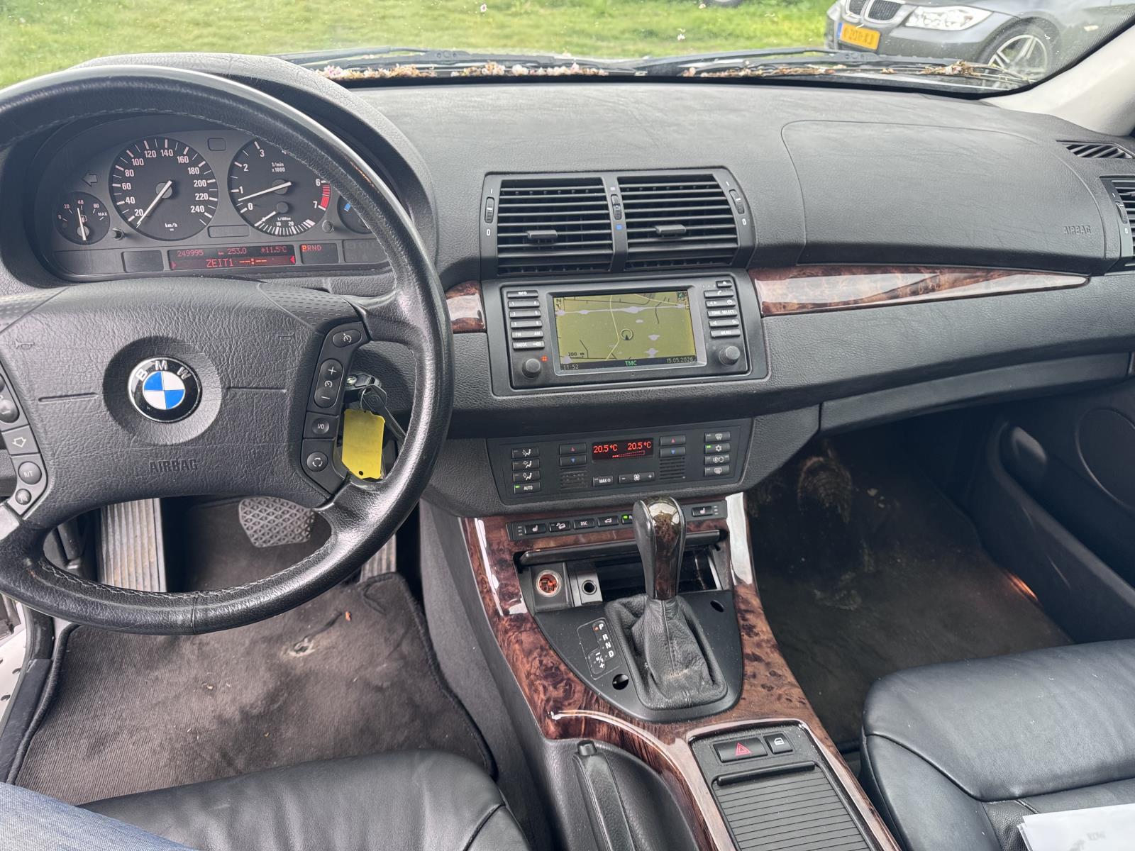 BMW | X5 | 4.4i High Executive | 2004 | 249.995 km | 77PJXH | Logisch