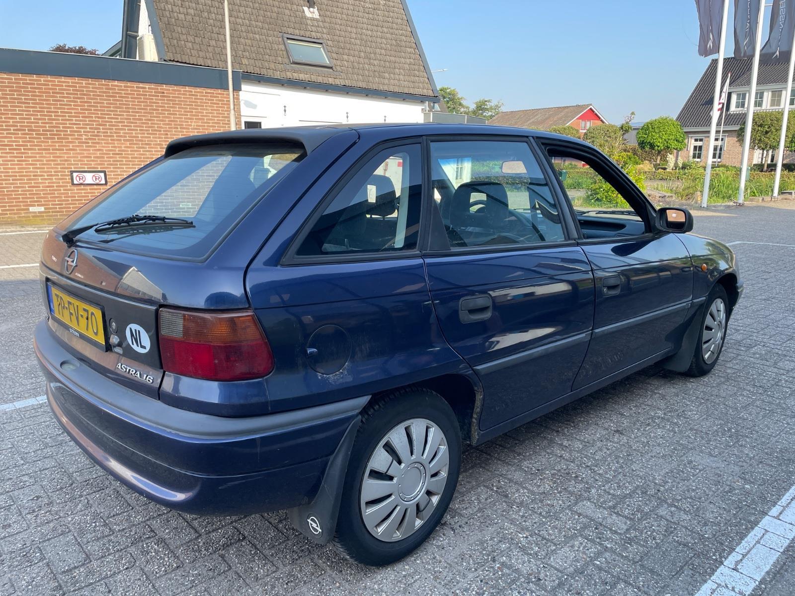 Opel Astra 1.6i Sport | 1998 | 207,414 km | TPFV70 | NAP: Makes sense