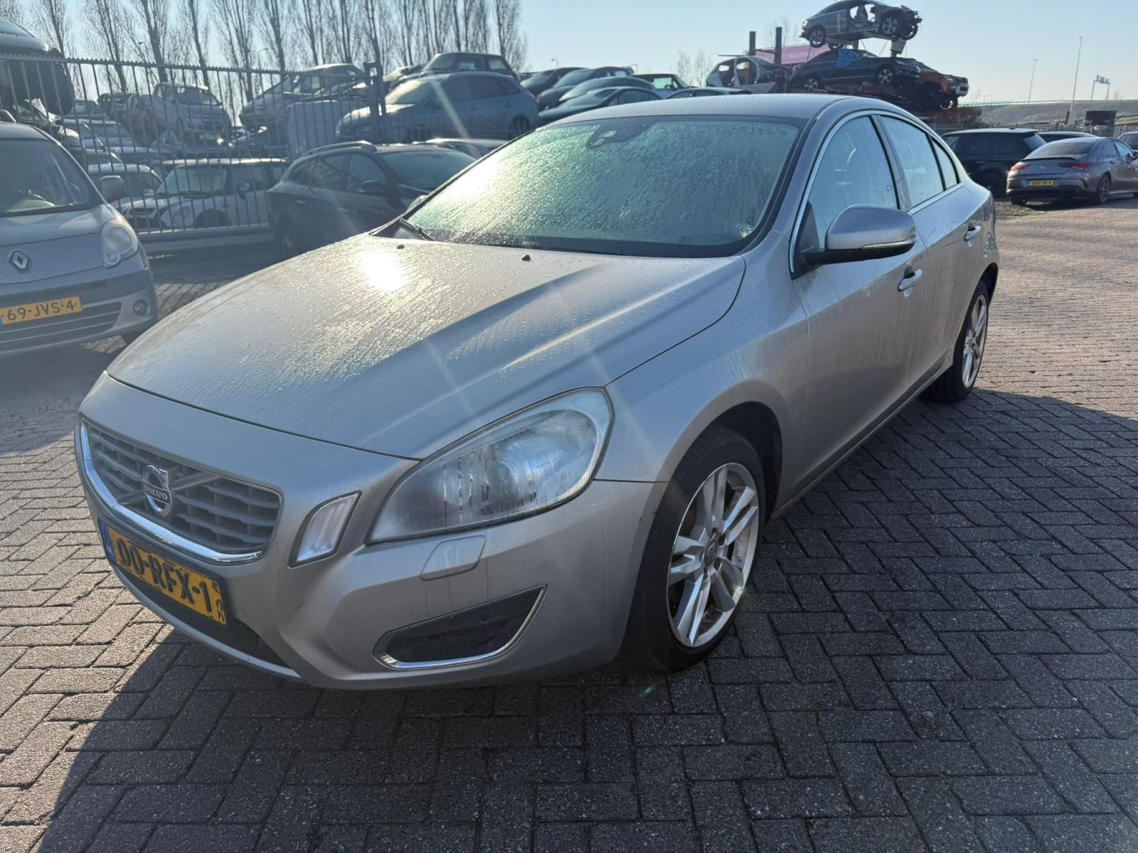 Volvo | S60 | 1.6 T4 Summum | 2011 | 226.888 km | 00RFX1 | Logisch