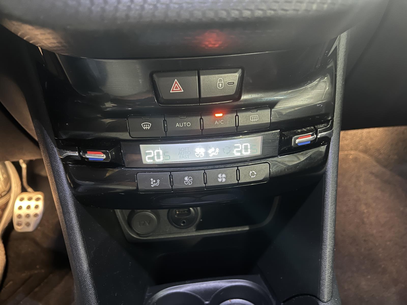 Peugeot | 208 | 1.2 PureTech GT-line | 2017 | 112,969 km | RH701X | Logical
