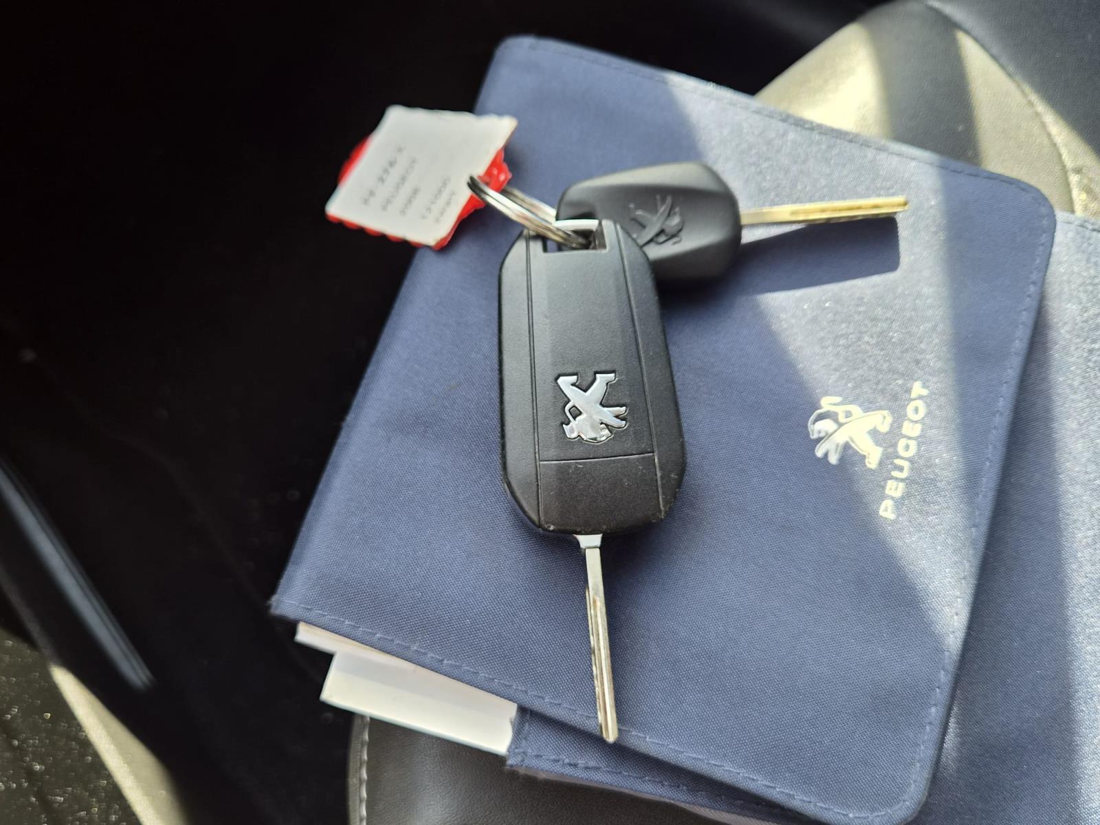 Peugeot | 2008 | 1.2 PureTech Féline | 2016 | 150,400 km | PF276X | No rating