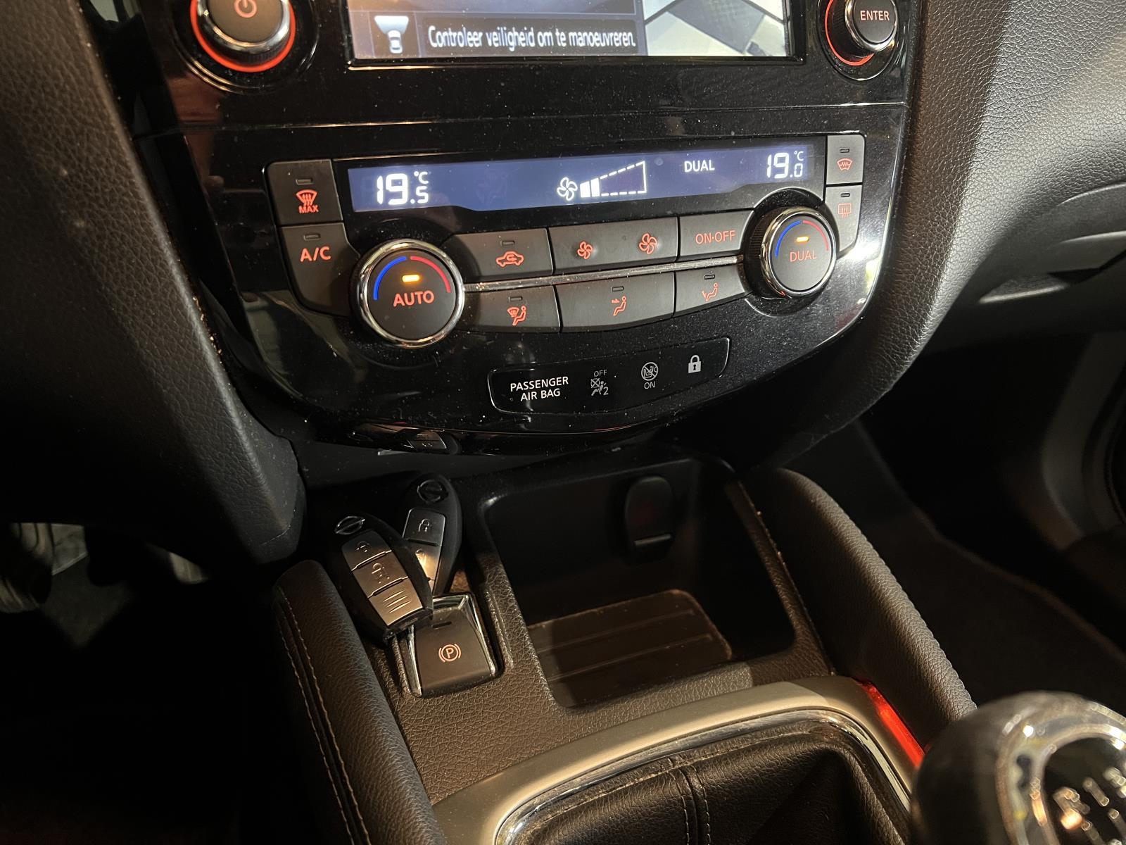 Nissan | Qashqai | 1.2 Premier Edition | 2014 | 90.715 km | J048BR | Geen oordeel