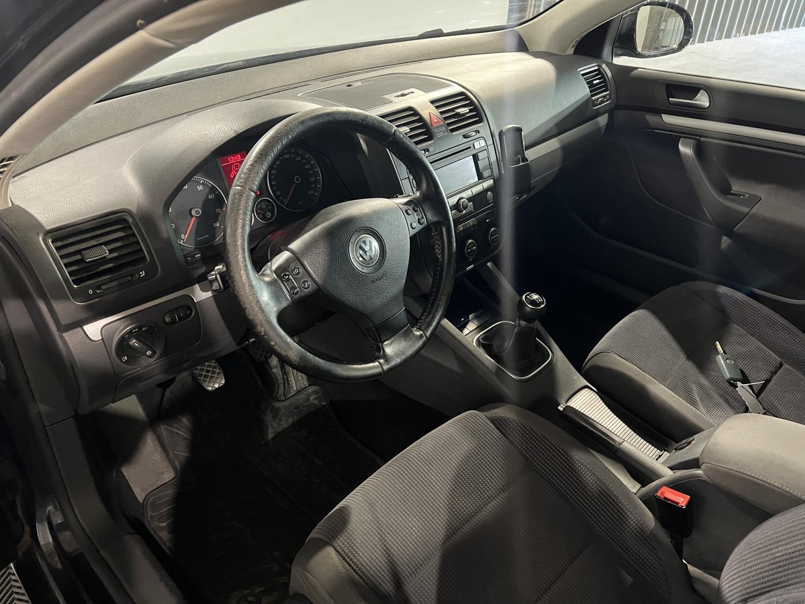 Volkswagen | Jetta | 1.6 FSI Comfortline Business | 2007 | 277.892 km | 19TZTJ | Logisch