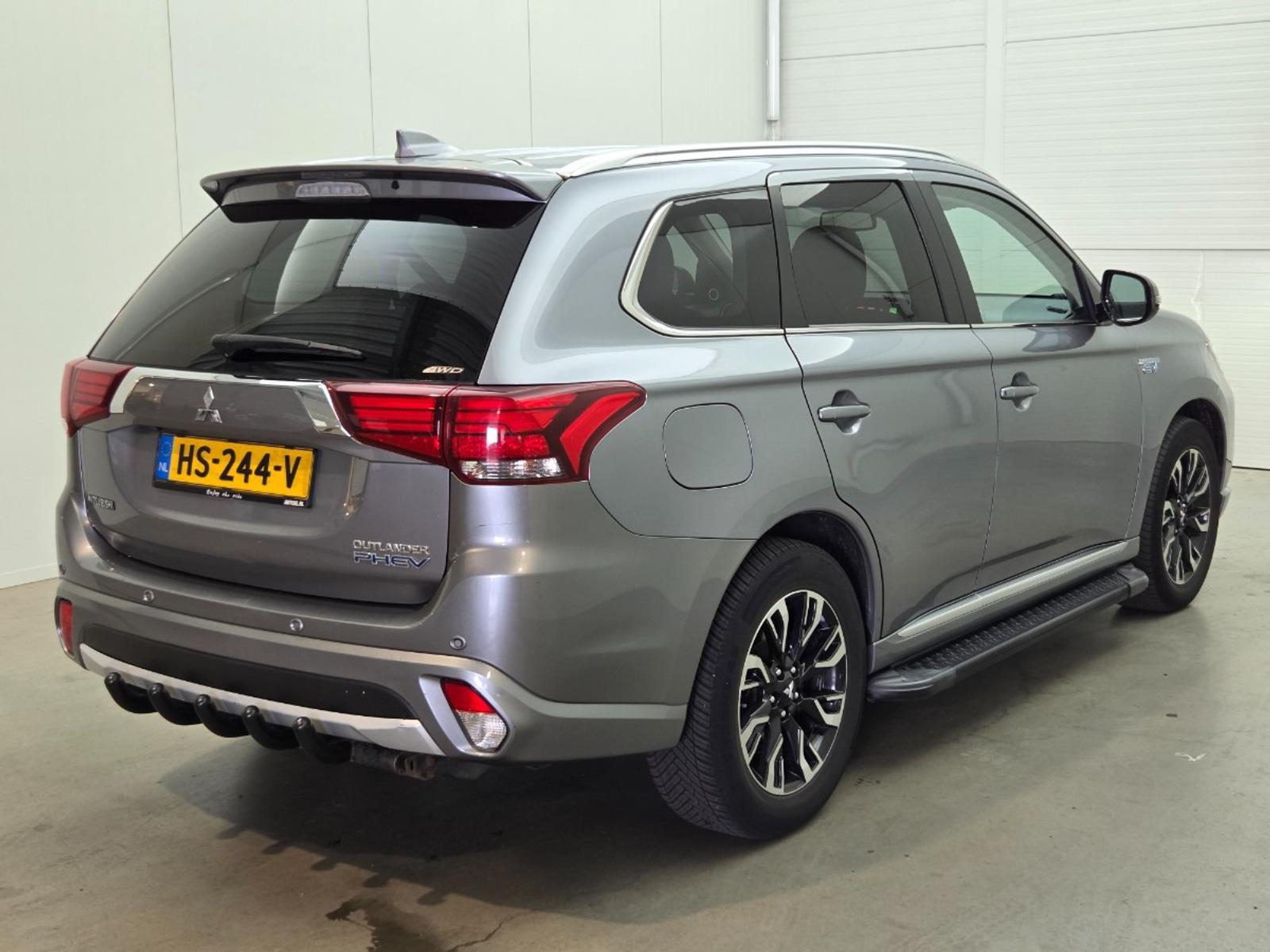Mitsubishi Outlander 2.0 PHEV Executive Edition | 2015 | 423,443 km | Automatic | HS244V | NAP: Reasonable