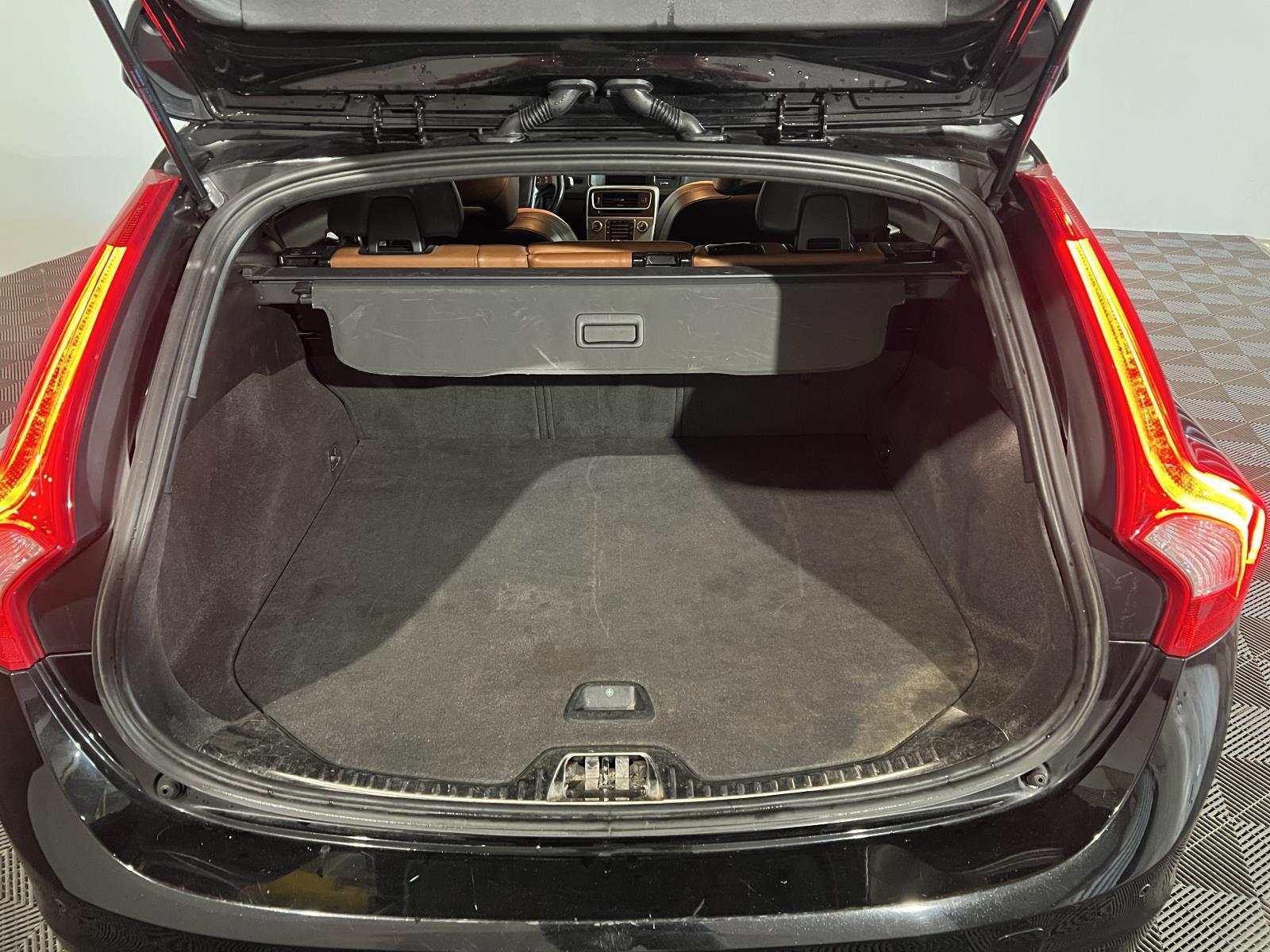 Volvo | V60 | 2.0 D3 Summum | 2017 | 210.963 km | J333KN | Geen oordeel