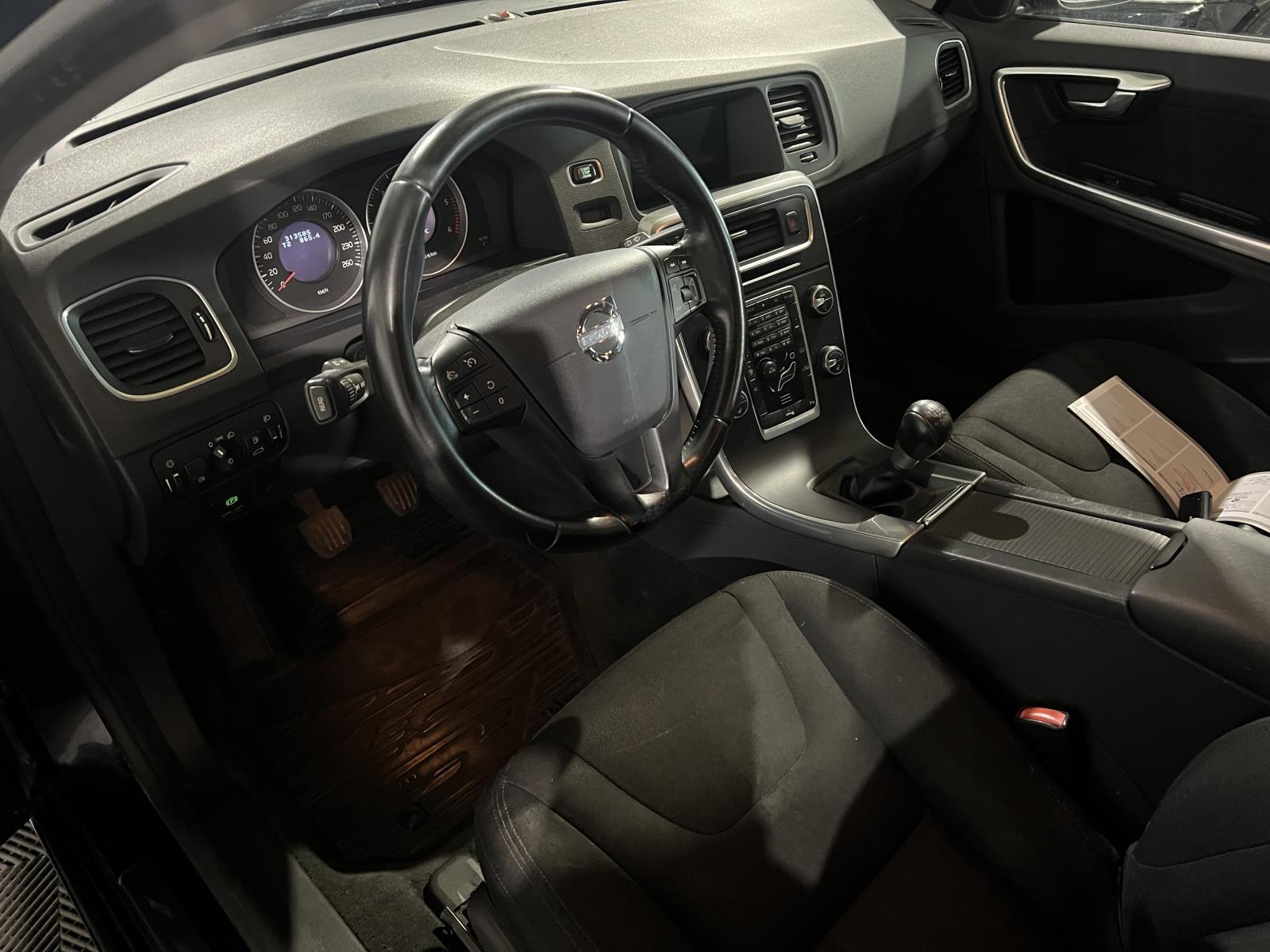 Volvo | V60 | 1.6 DRIVe Momentum | 2012 | 313,585 km | JL474F | No rating