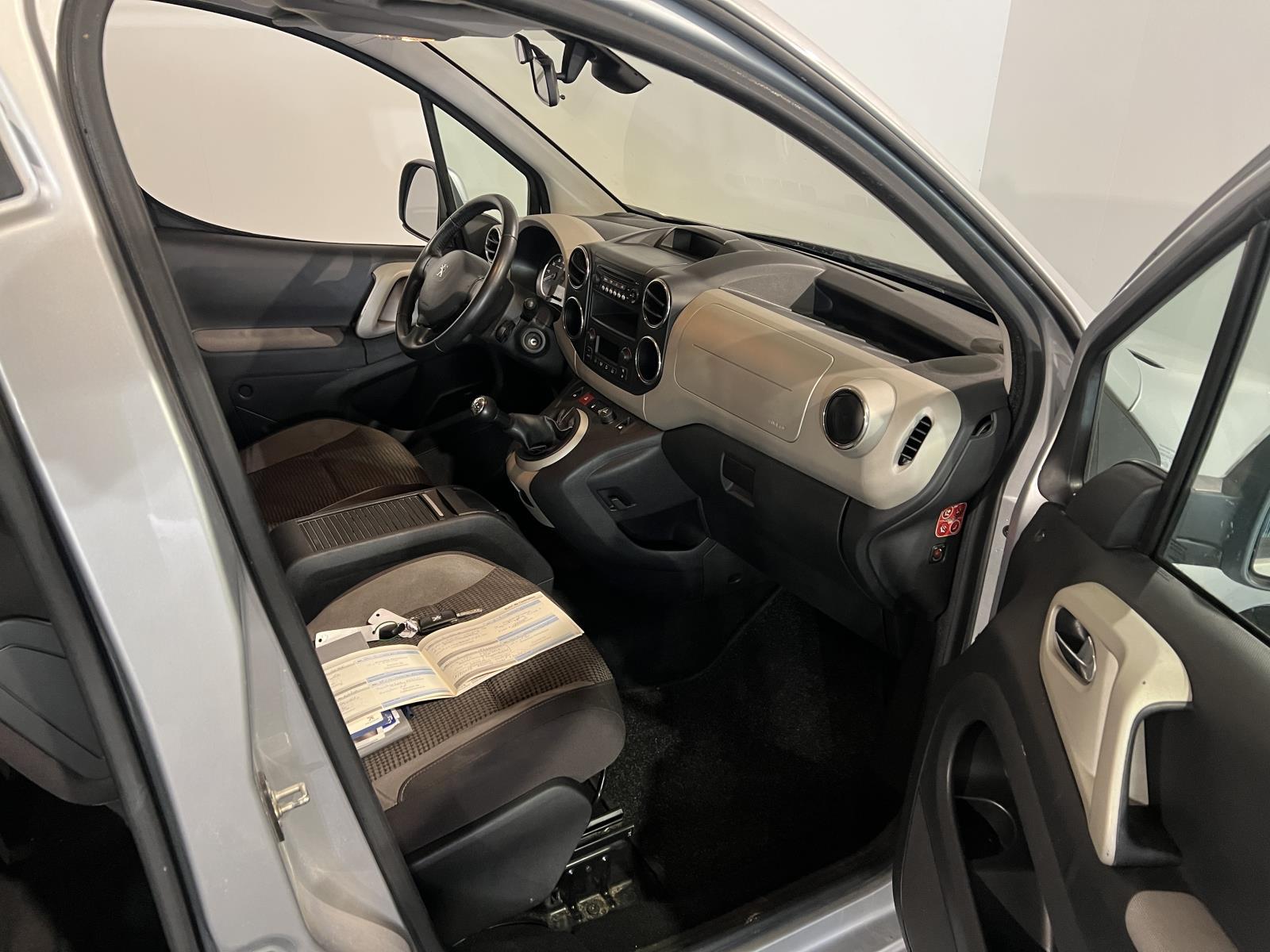 Peugeot | Partner Tepee | 1.6 HDiF XT Executive | 2012 | 248.056 km | TP661Z | Geen oordeel