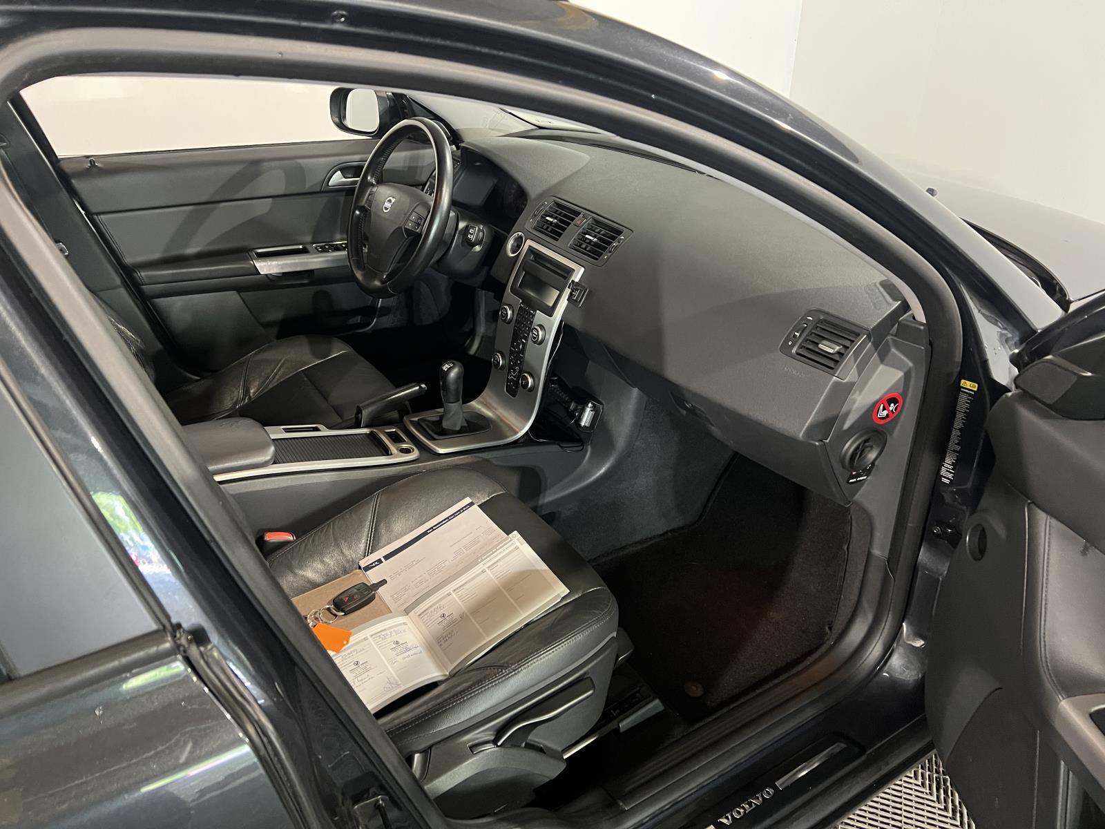 Volvo | V50 | 2.0 Momentum | 2009 | 321,169 km | 53JZG3 | Logical