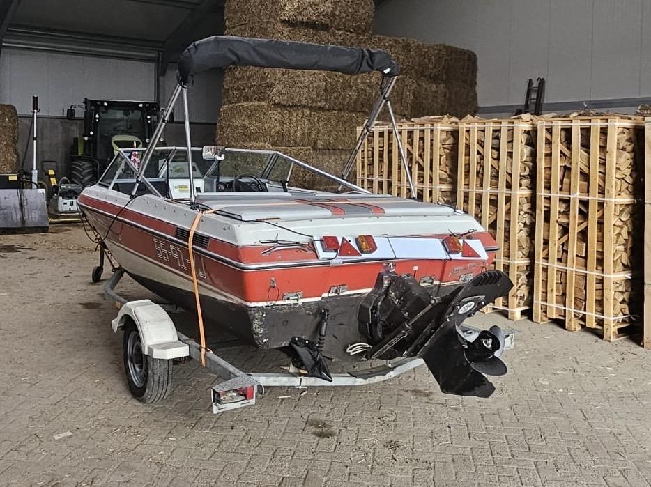 Conquest 3.0 L Mercruiser Inboard Speedboat | 1990 | 5-pers. | Incl. Trailer