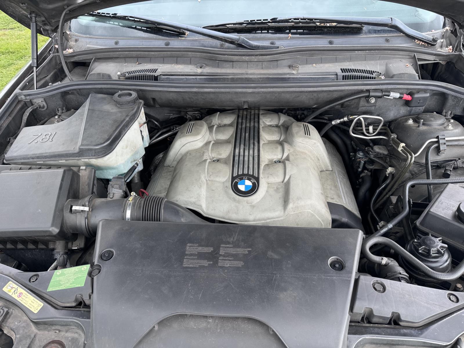 BMW | X5 | 4.4i High Executive | 2004 | 249.995 km | 77PJXH | Logisch