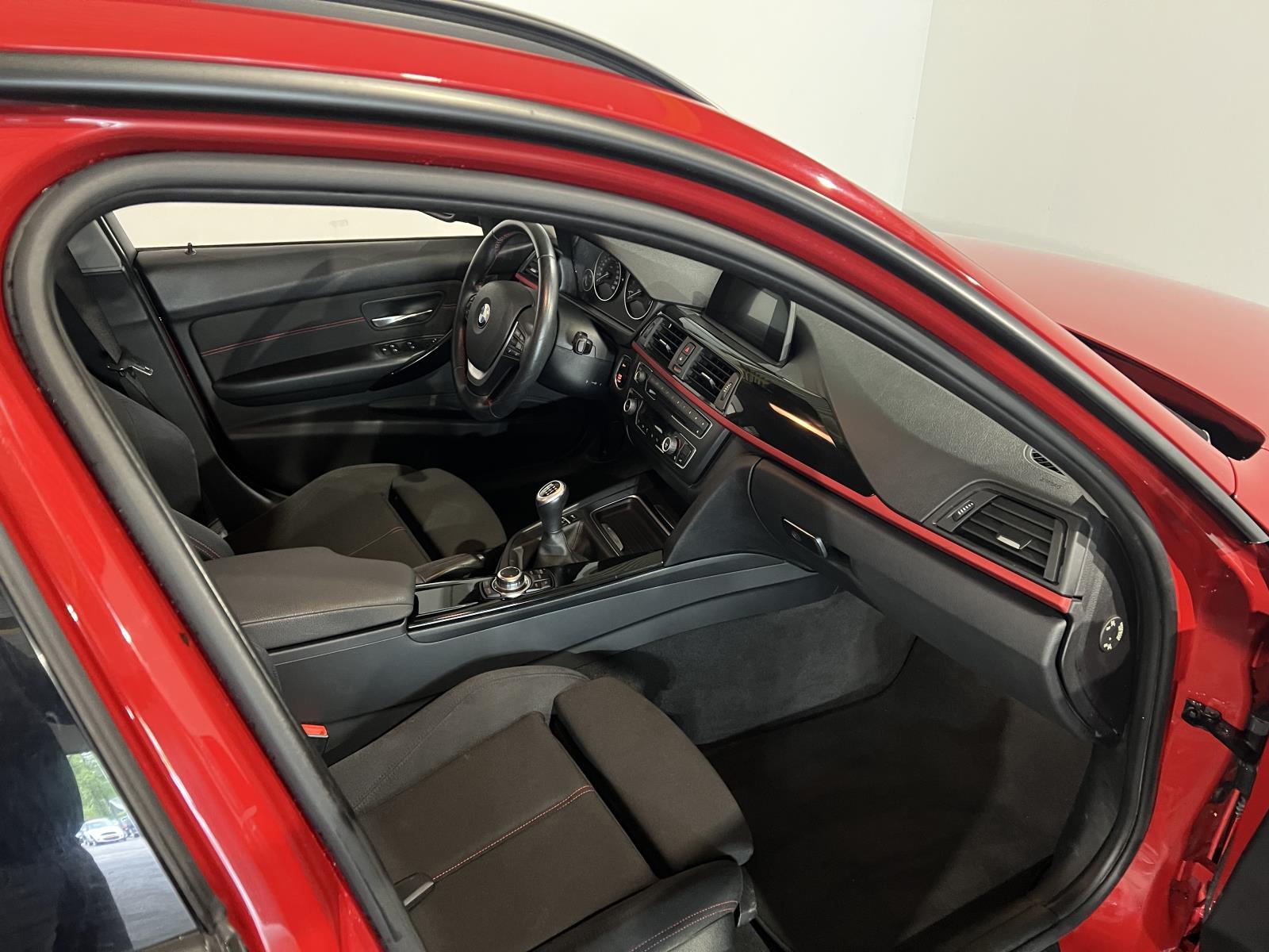 BMW | 3-serie Touring | 316i High Executive | 2013 | 217.549 km | 6SLR17 | Logisch
