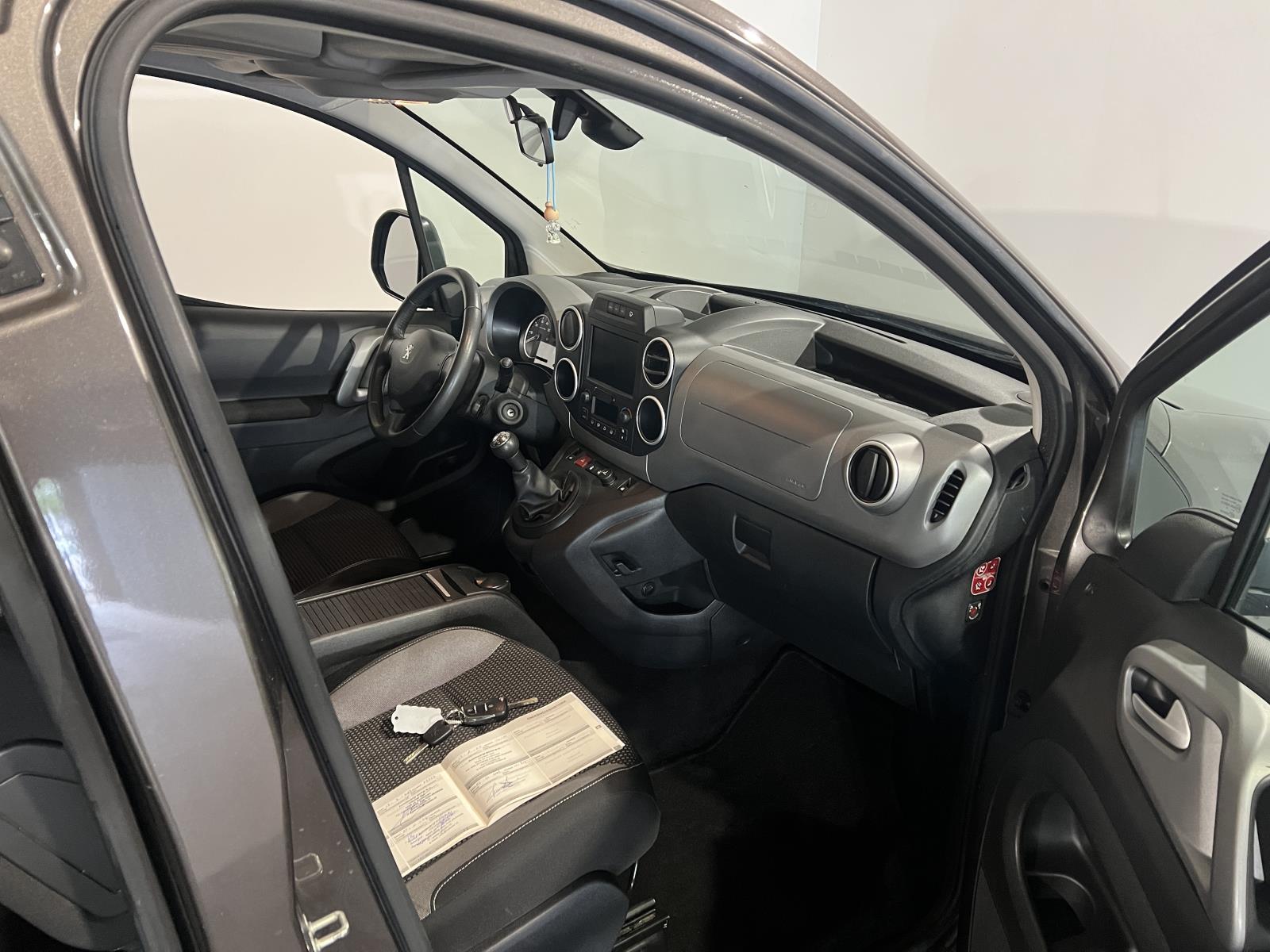Peugeot | Partner Tepee | 1.2 PureTech Allure | 2018 | 157,004 km | L130FK | No rating