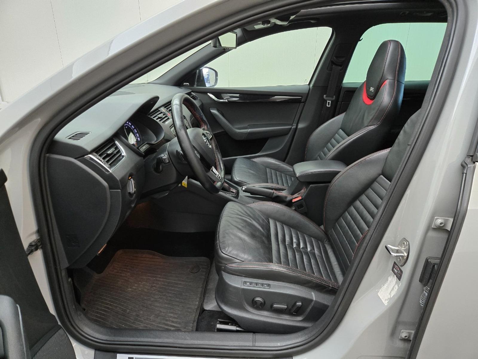 Skoda Octavia Combi 2.0 TSI RS 230 Business Stationwagen | 2016 | 206.139 km | Automaat | X330DT | NAP: Geen oordeel