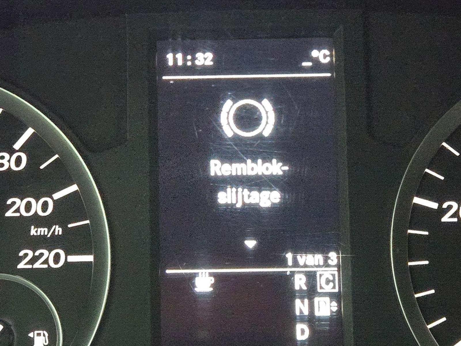 Mercedes-Benz Vito 116 CDI Extra Lang DC Comfort | 2017 | 244.629 km | Automaat | V883FJ | NAP: Logisch