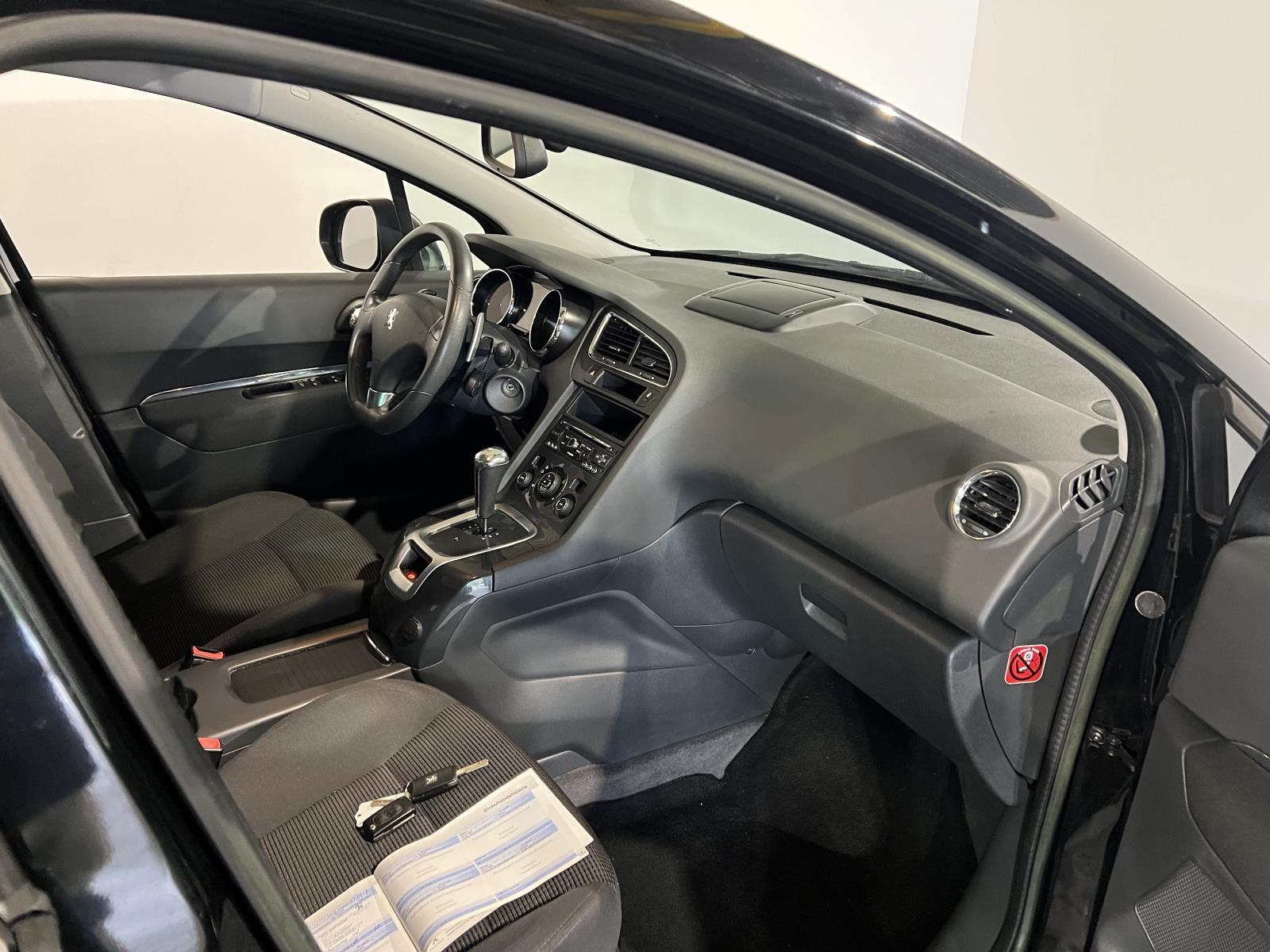 Peugeot | 5008 | 1.6 e-HDi Style 5p. | 2013 | 277.209 km | 4KGP98 | Logisch