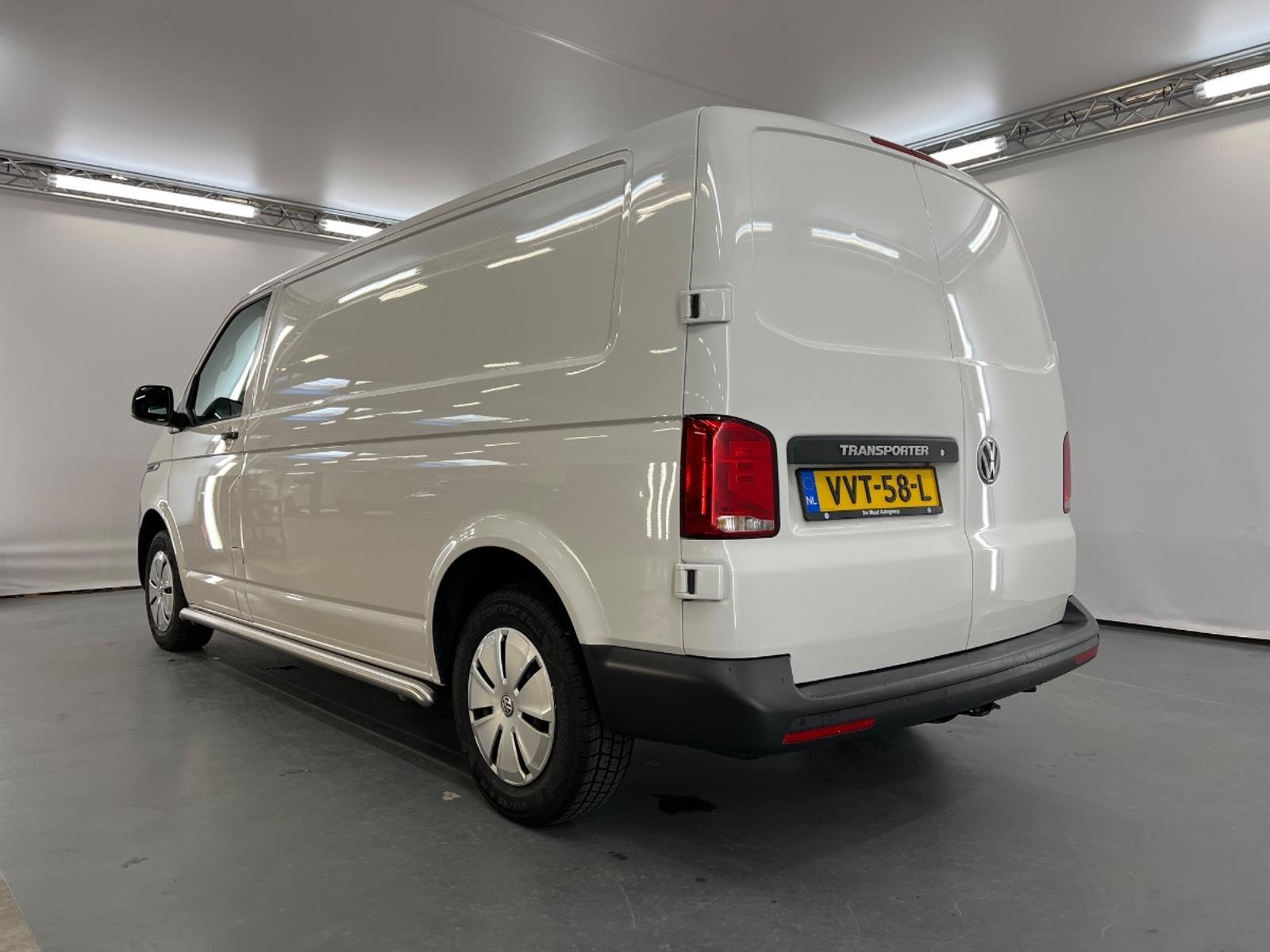 Volkswagen Transporter 2.0 TDI L2H1 28 Highline | 2023 | 254,353 km | Automatic | VVT58L | NAP: Makes sense