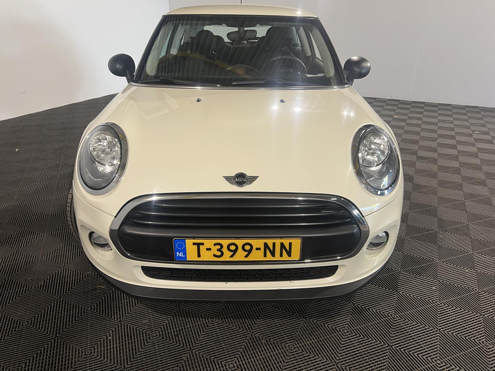 Mini | Mini | 1.5 One D Business | 2017 | 142.759 km | T399NN | Geen oordeel