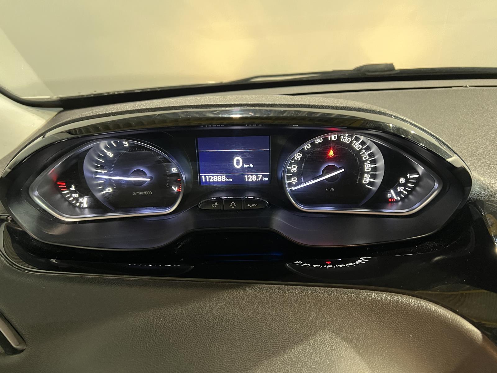 Peugeot | 208 | 1.2 VTi Envy | 2013 | 112.888 km | 9KDZ00 | Logisch