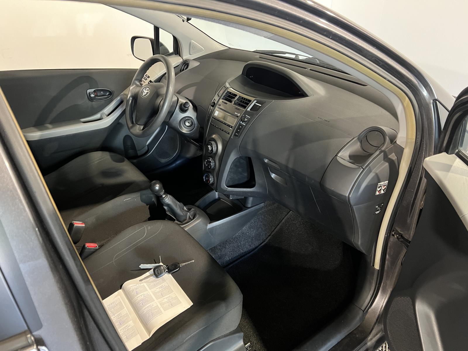 Toyota | Yaris | 1.3 VVTi Comfort | 2011 | 326.246 km | 61RKX7 | Logisch