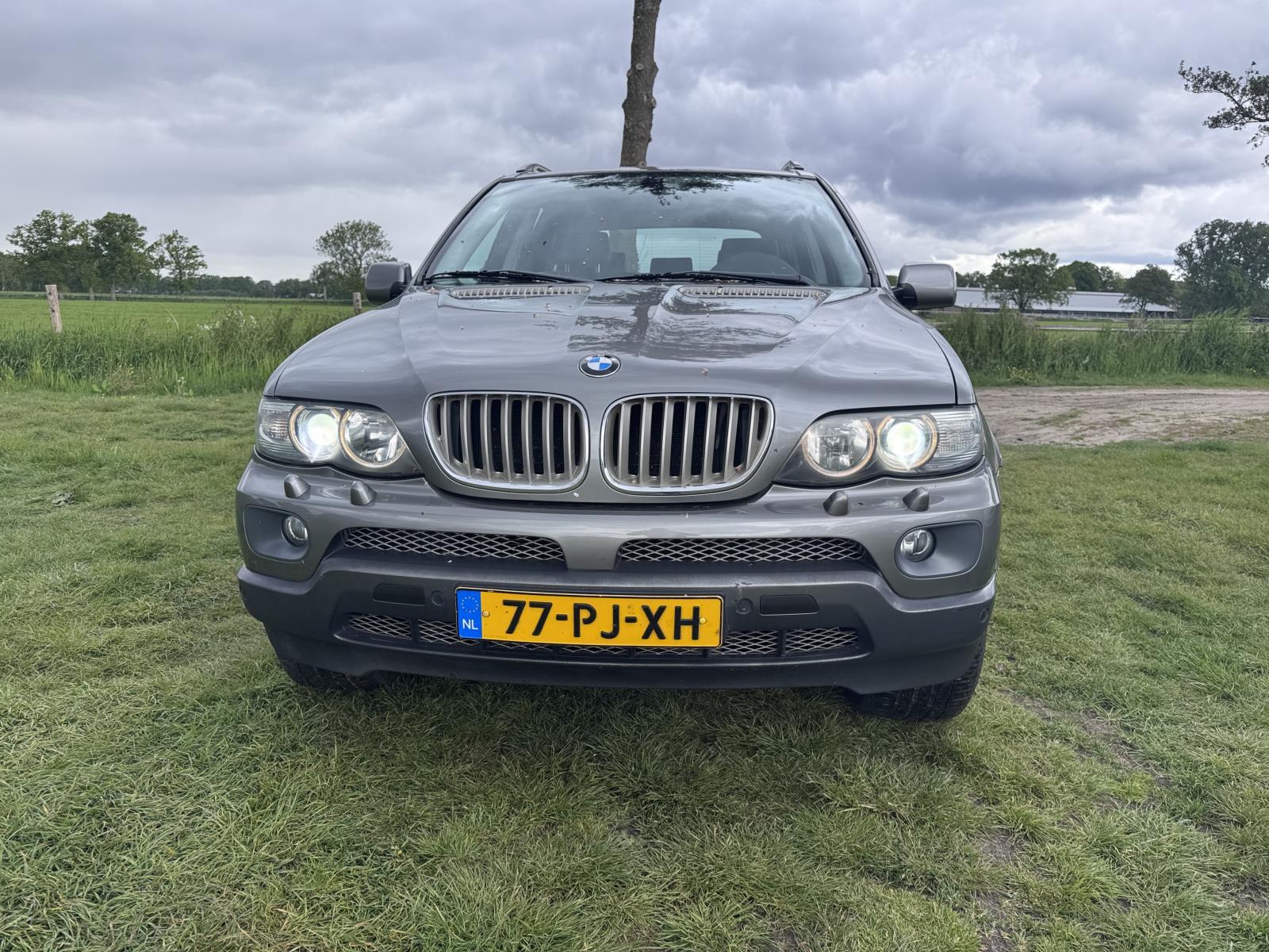 BMW | X5 | 4.4i High Executive | 2004 | 249.995 km | 77PJXH | Logisch