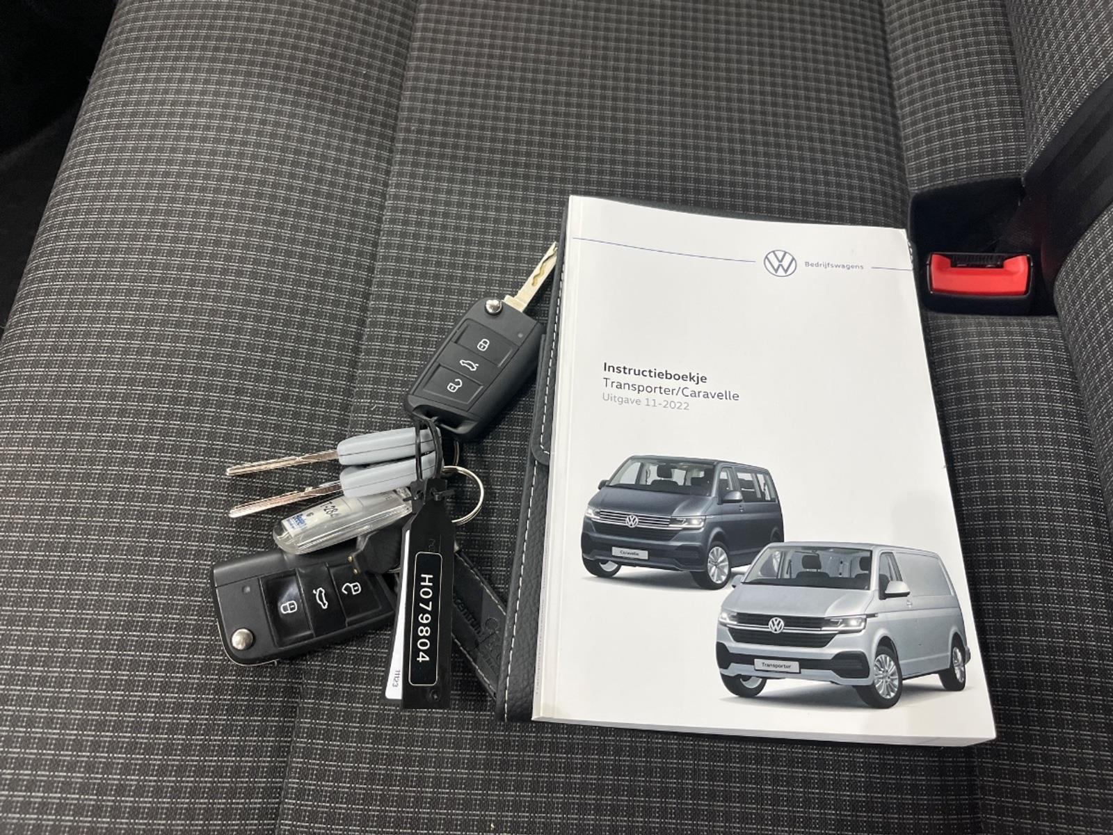 Volkswagen Transporter Kombi 2.0 TDI L2H1 Personenbus | 2023 | 235.720 km | T284FB | NAP: Logisch
