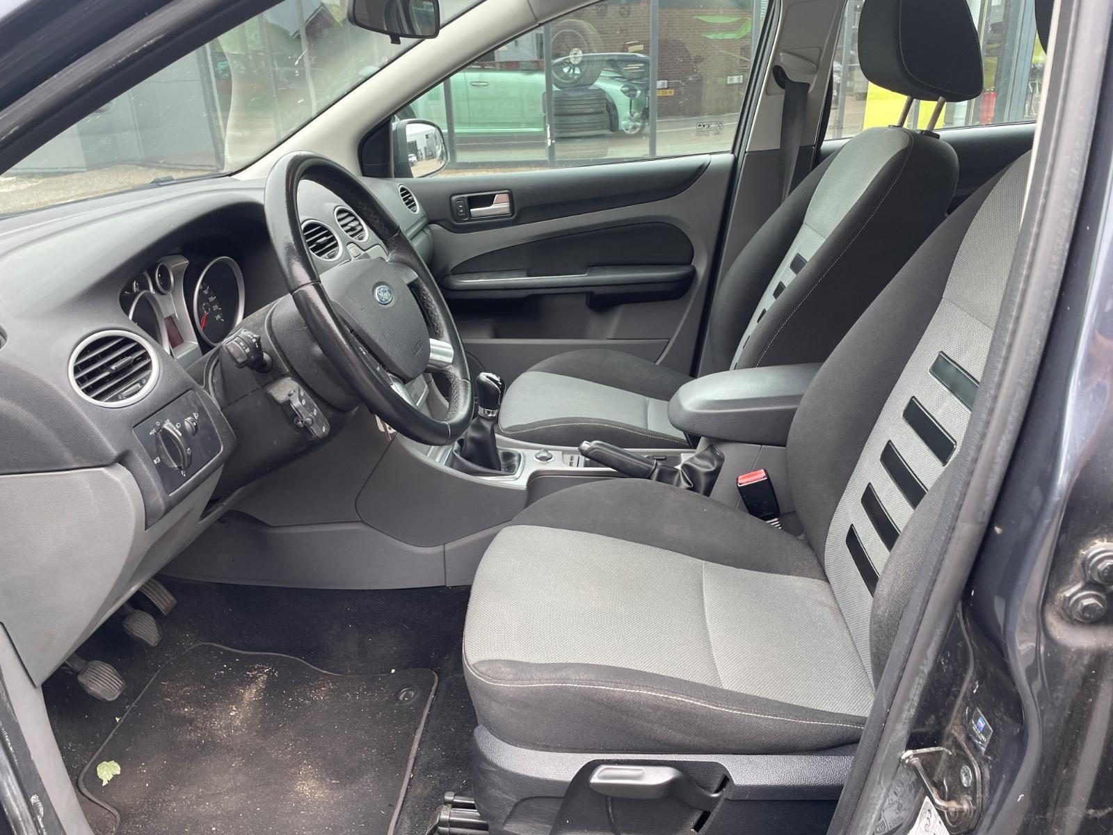 Ford Focus Wagon 1.6 Comfort Stationwagen | 2011 | 217.342 km | 98RDG6 | NAP: Logisch