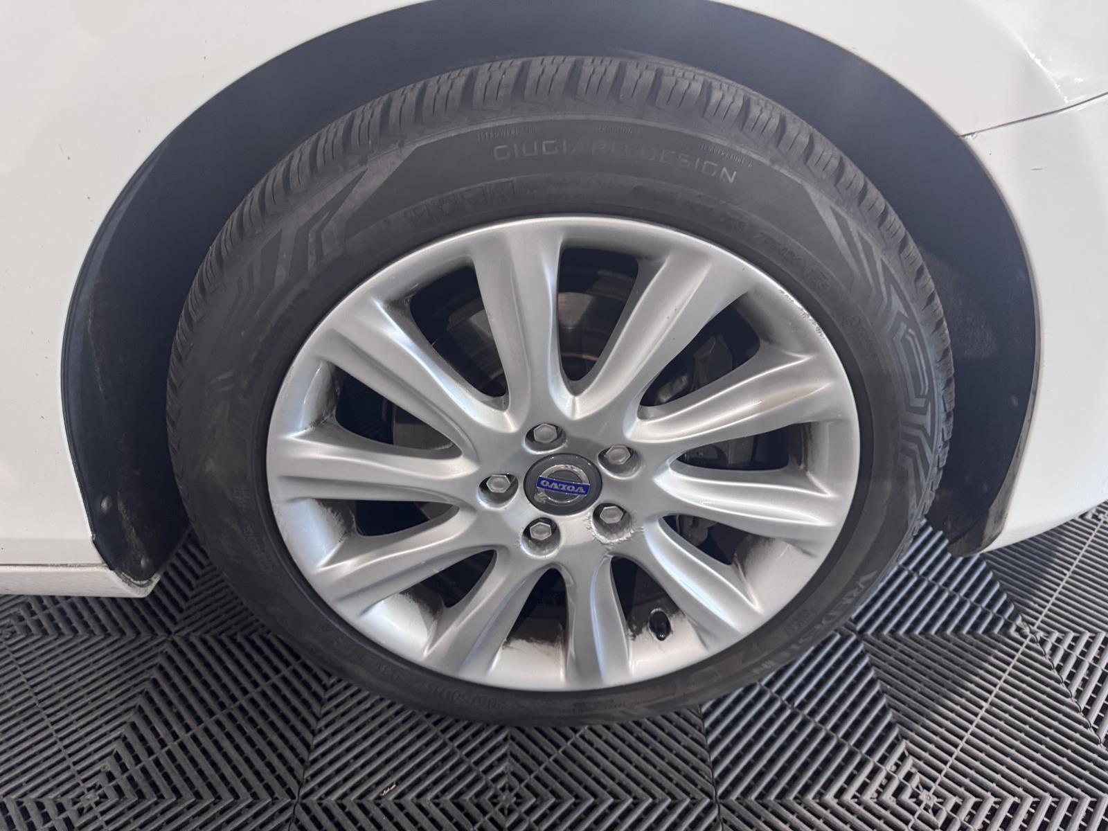 Volvo | V40 | 1.6 T3 Momentum | 2013 | 311,657 km | 13ZRN6 | Logical