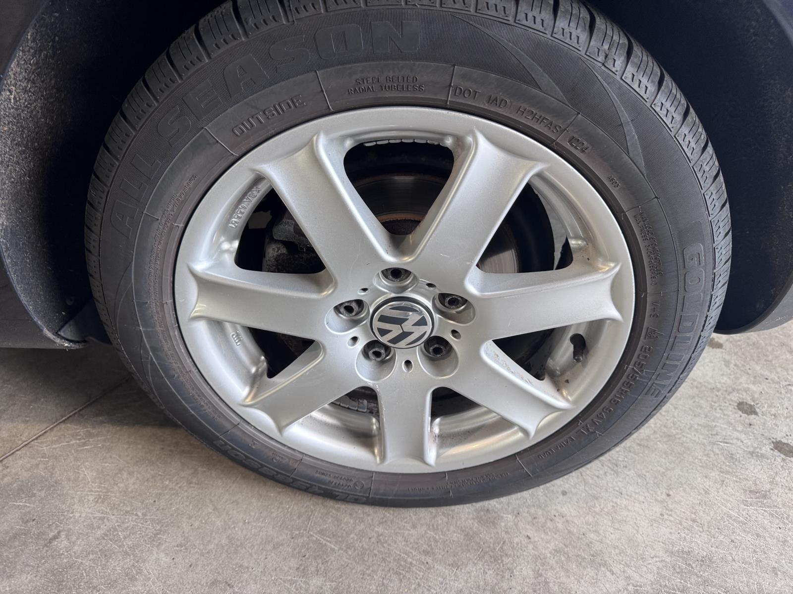 Volkswagen | Jetta | 1.6 FSI Comfortline Business | 2007 | 277.892 km | 19TZTJ | Logisch