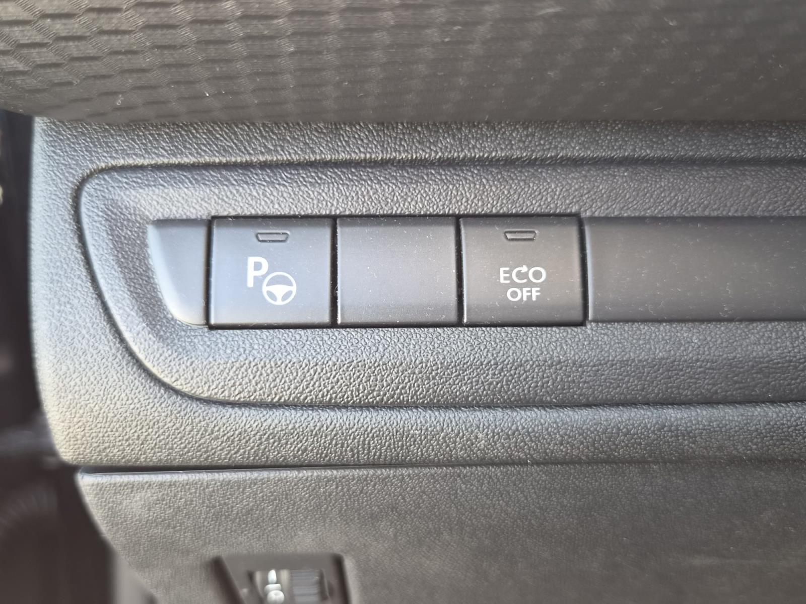 Peugeot | 2008 | 1.2 PureTech Féline | 2016 | 150,400 km | PF276X | No rating