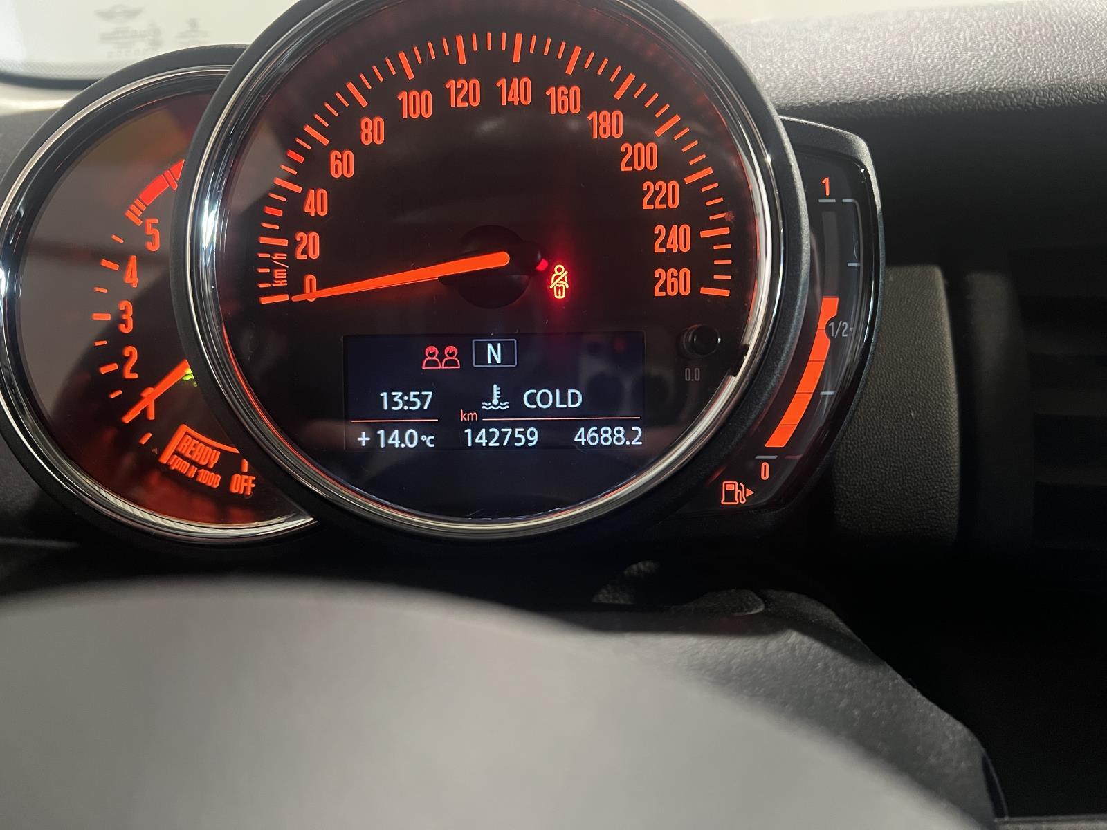 Mini | Mini | 1.5 One D Business | 2017 | 142.759 km | T399NN | Geen oordeel